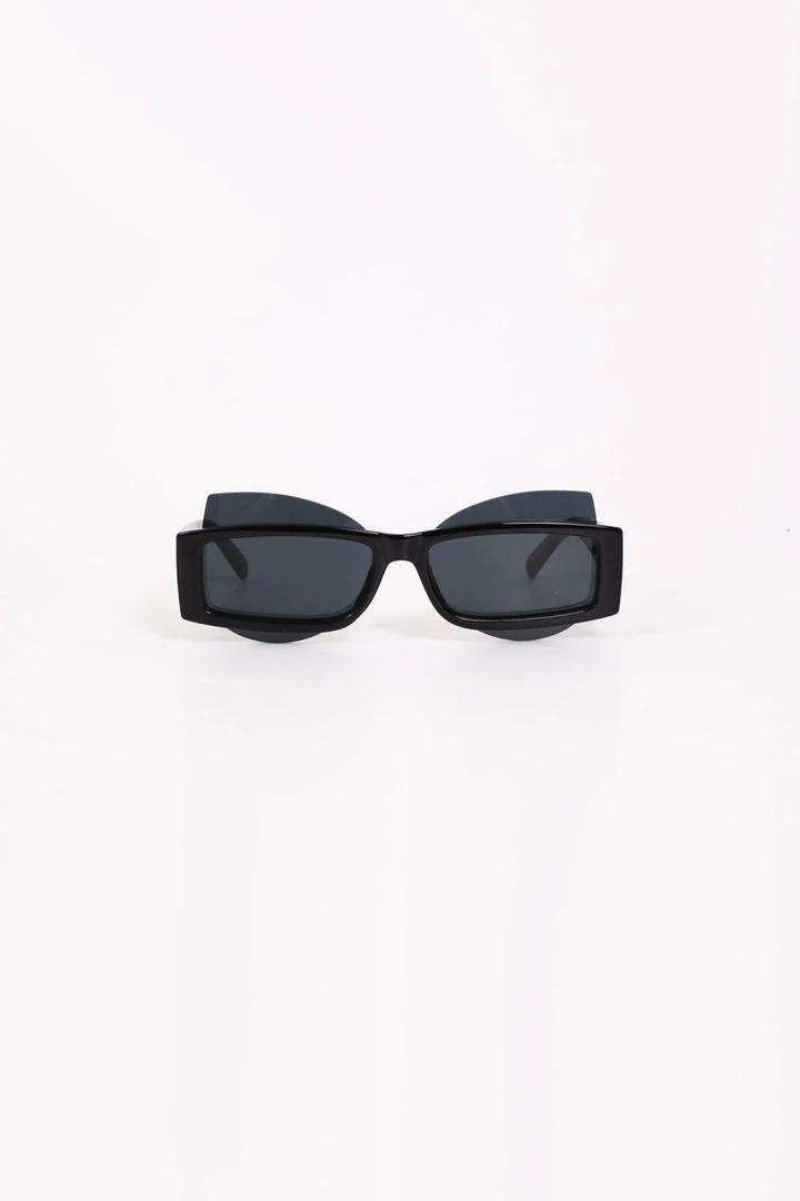 Cam Tasarım Çekik Güneş Gözlüğü - Siyah Çerçeve Siyah Cam