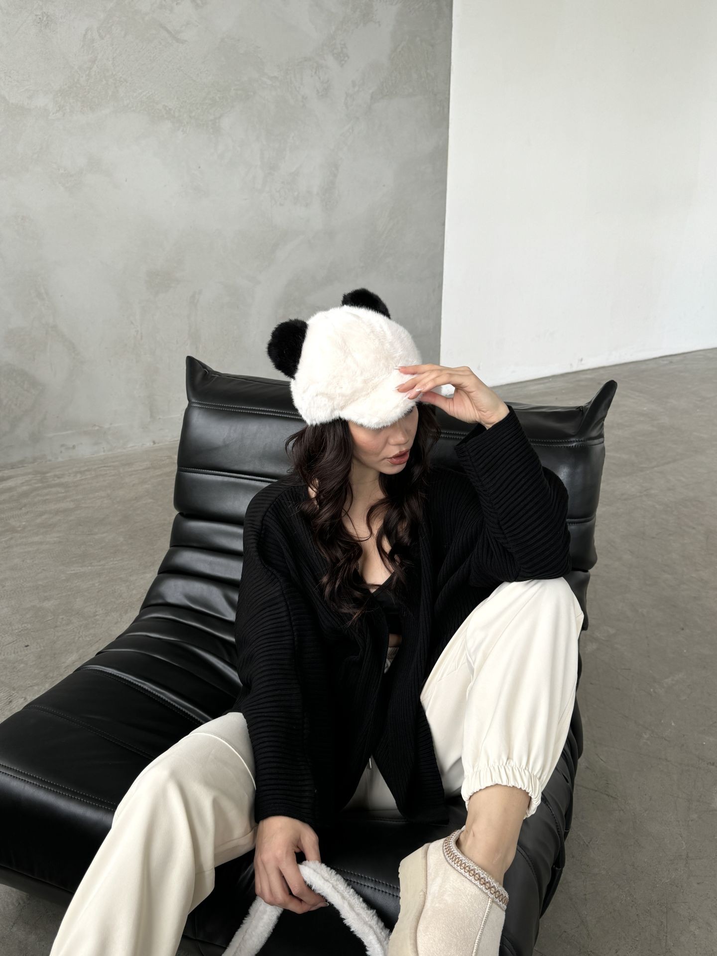 Kulaklı Panda Kürk Şapka - Siyah Beyaz