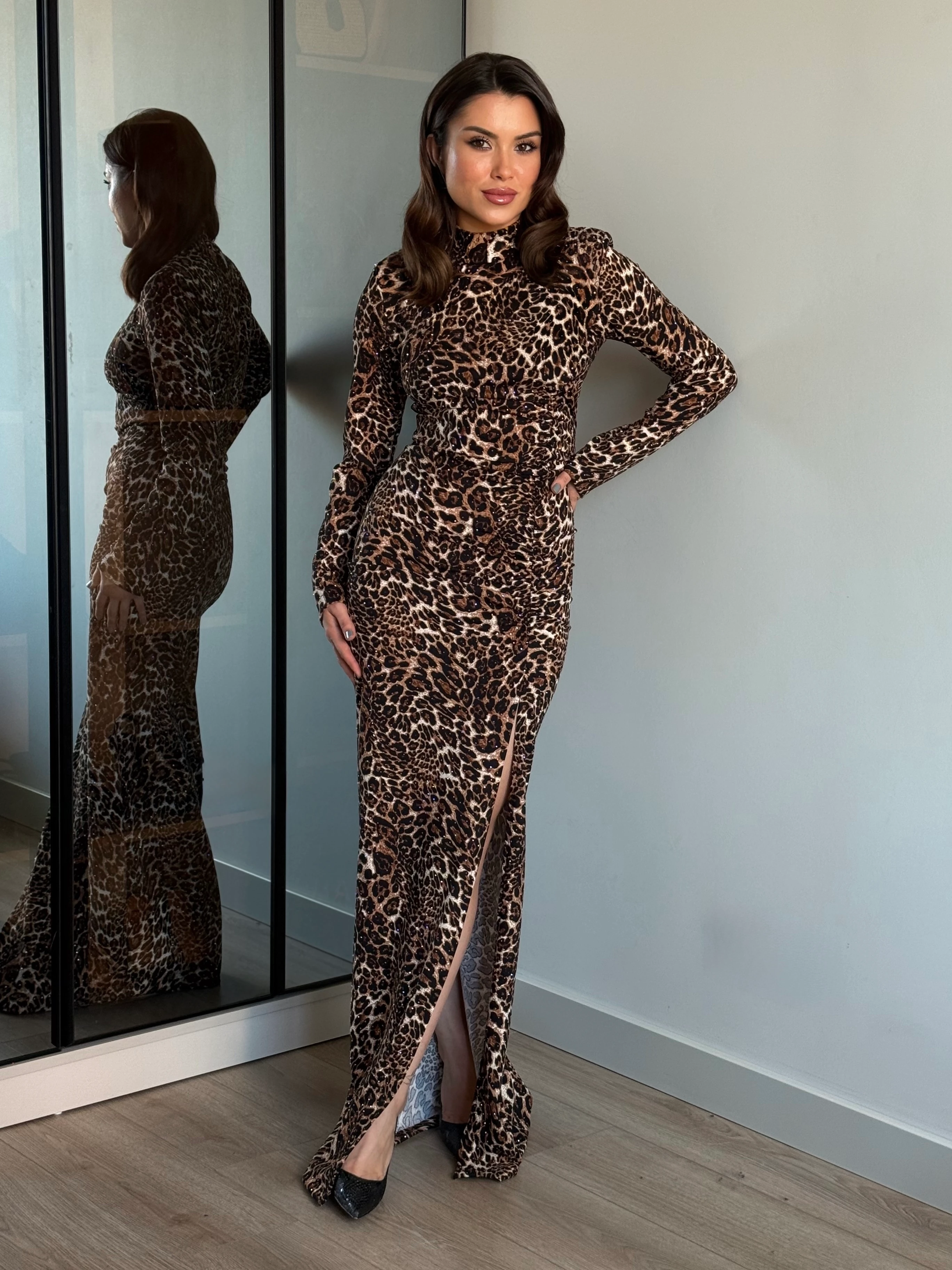 Derin Yırtmaç Taşlı Leopar Elbise