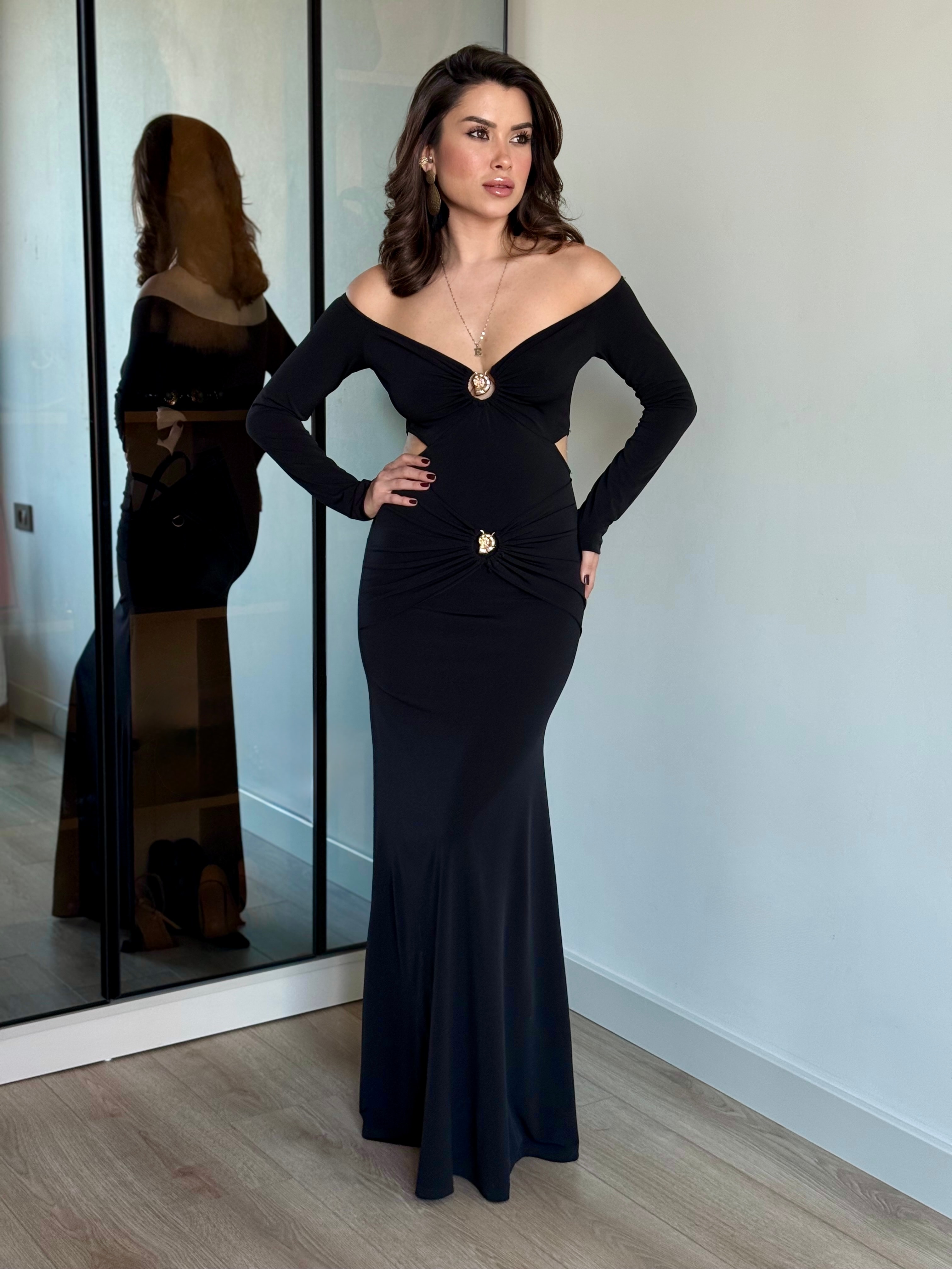 Açık Omuz Aksesuarlı Uzun Elbise