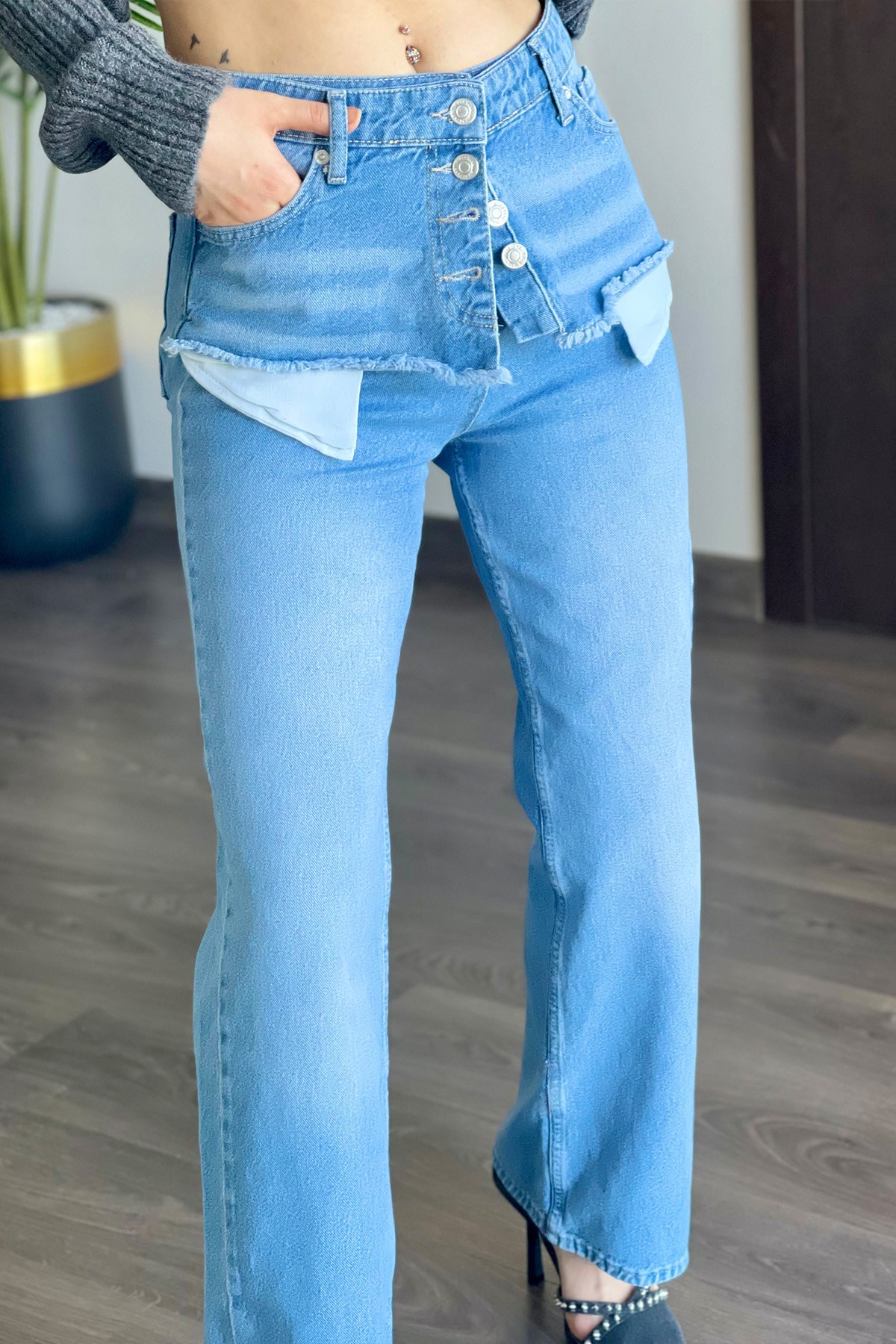 Önü Düğme Detaylı Jeans