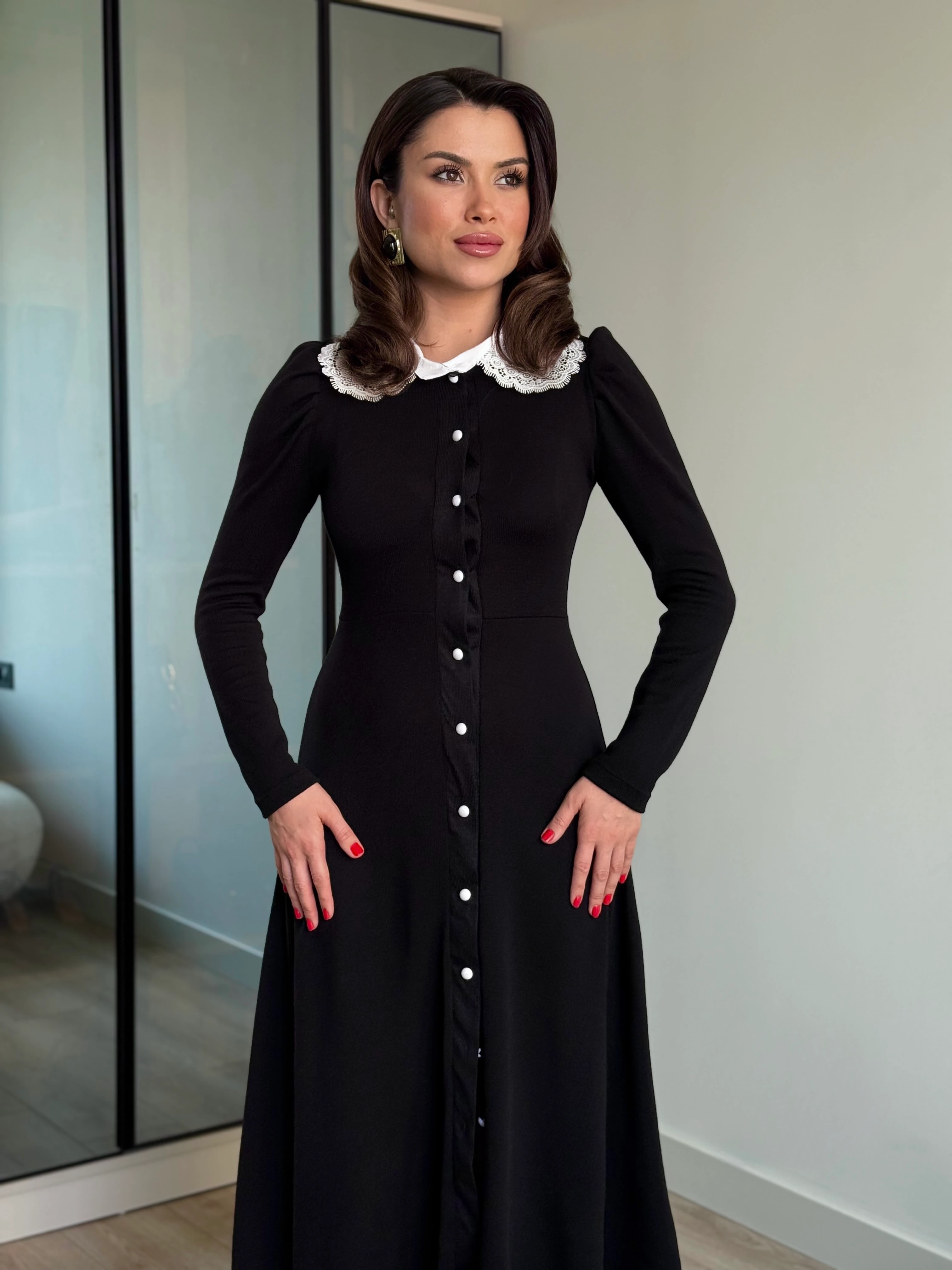 Boydan Düğmeli Dantel Yaka Elbise - Siyah