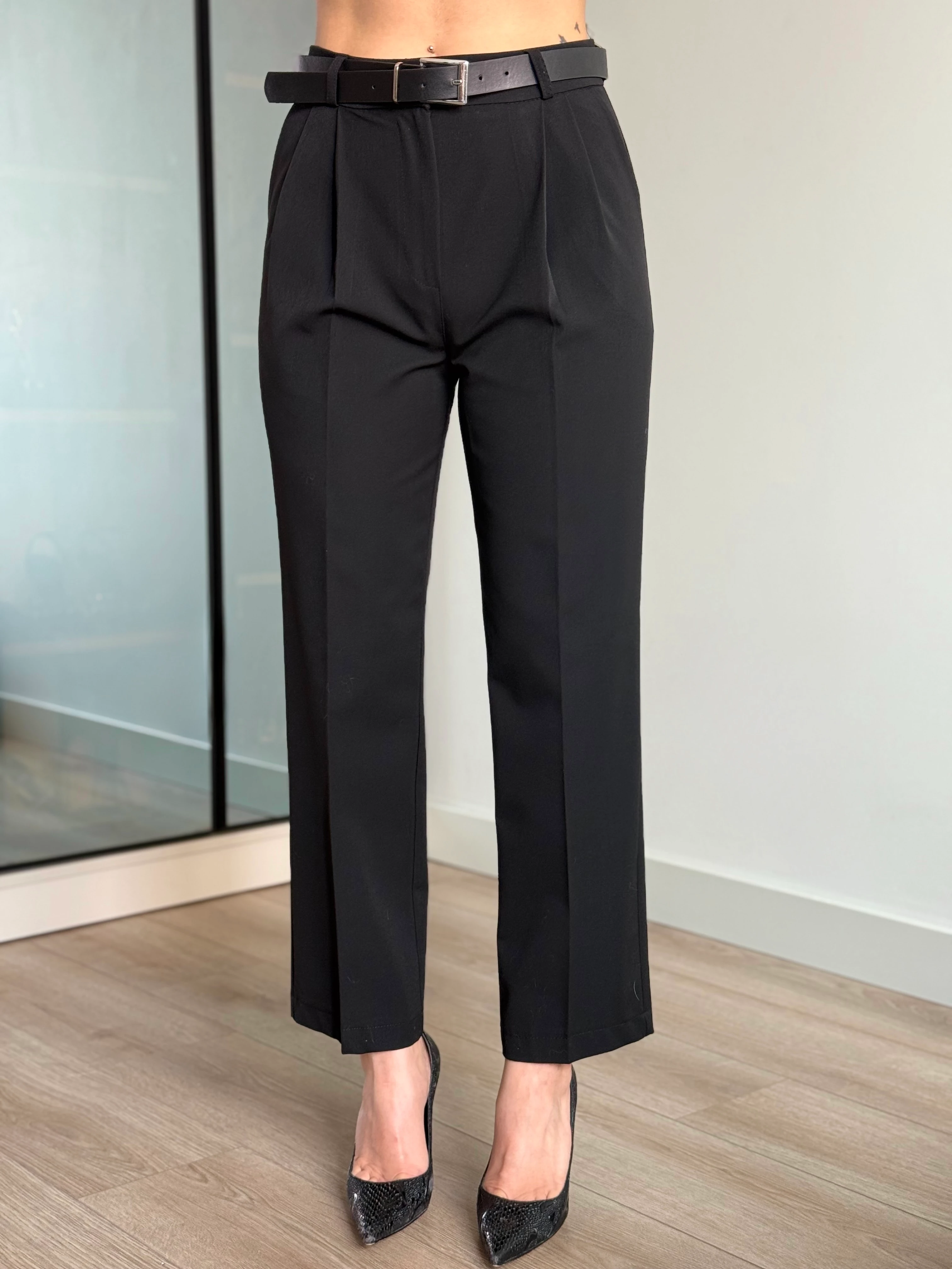 Pile Detaylı Yüksek Bel Kemerli Pantolon - Siyah