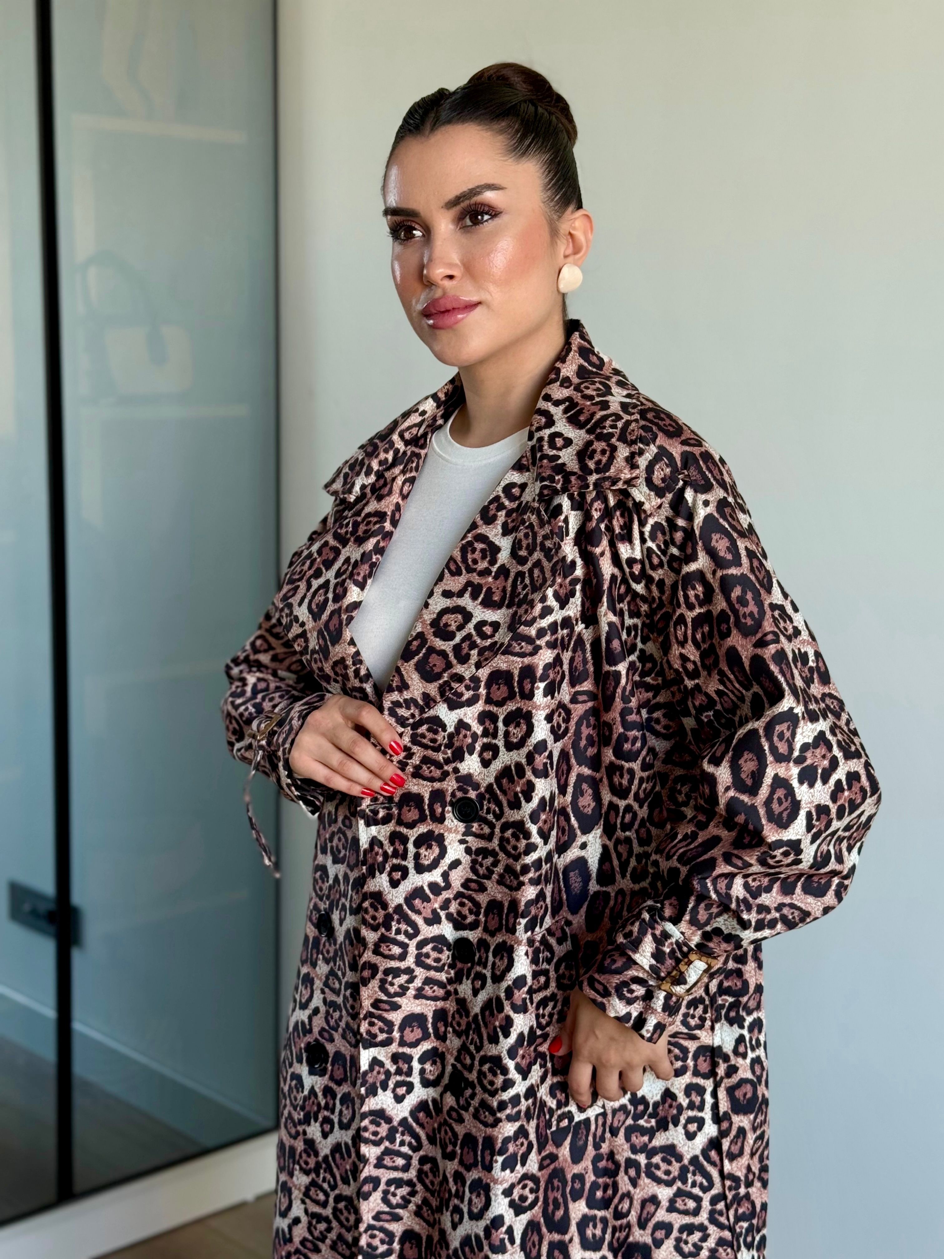Beli Kuşaklı Leopar Trenç