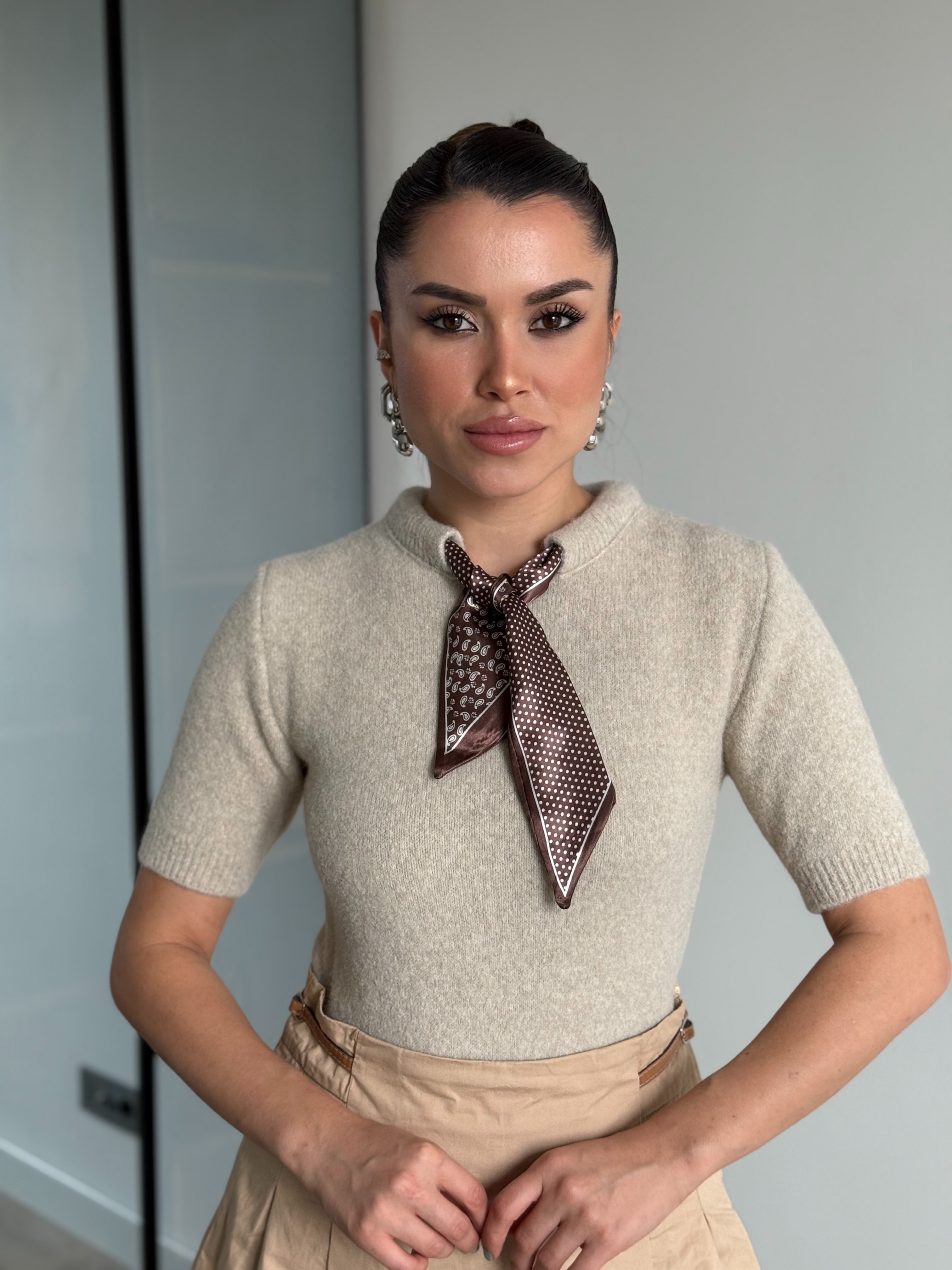 Fularlı Kısa Kol Kazak  - Bej