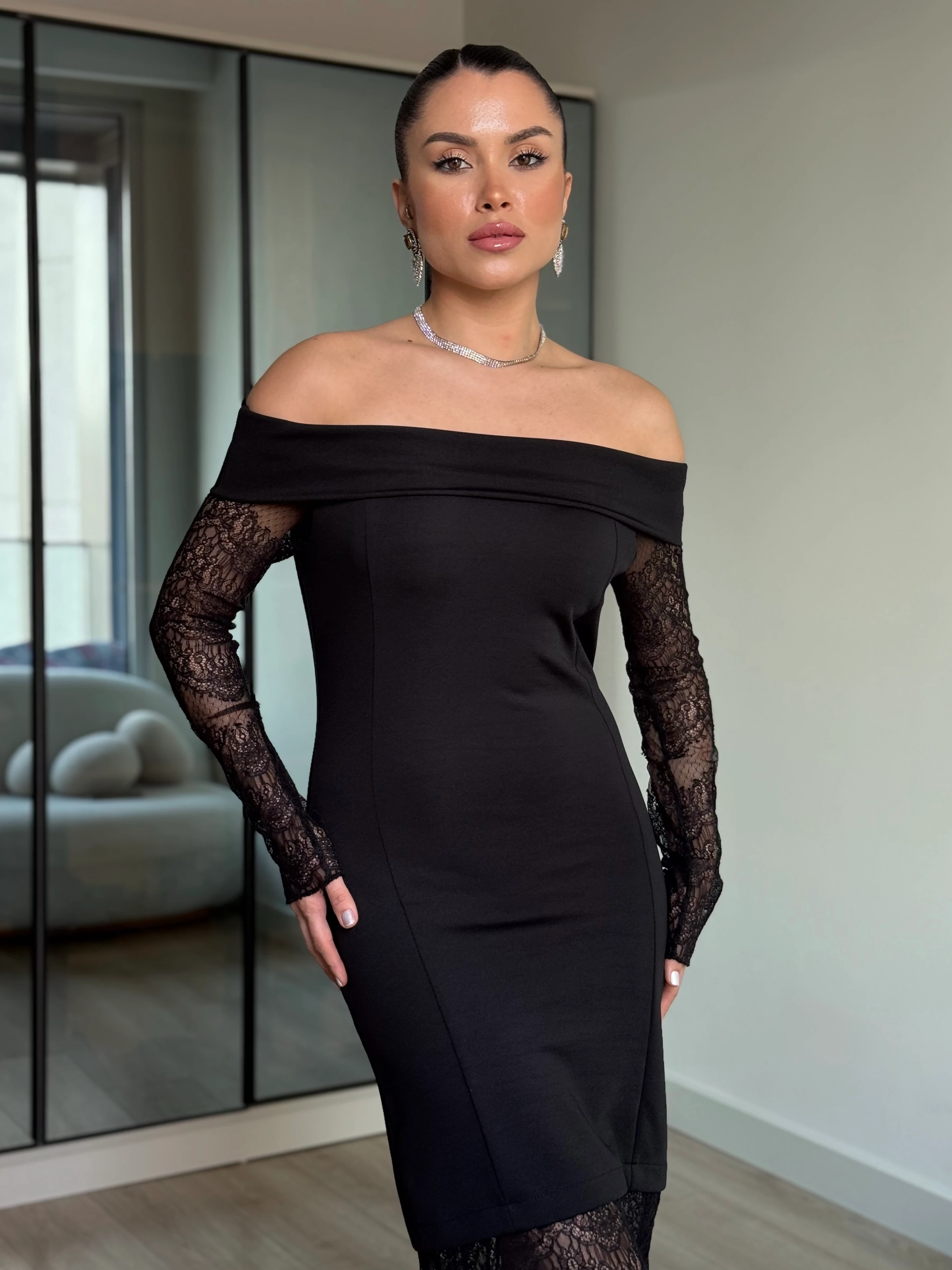 Madonna Yaka Dantel Elbise