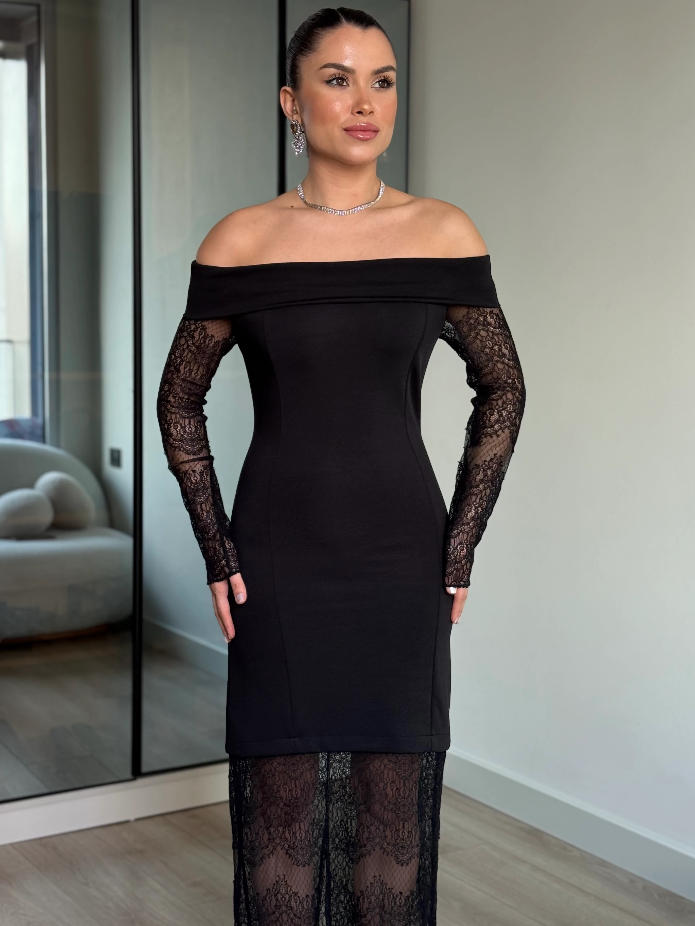 Madonna Yaka Dantel Elbise