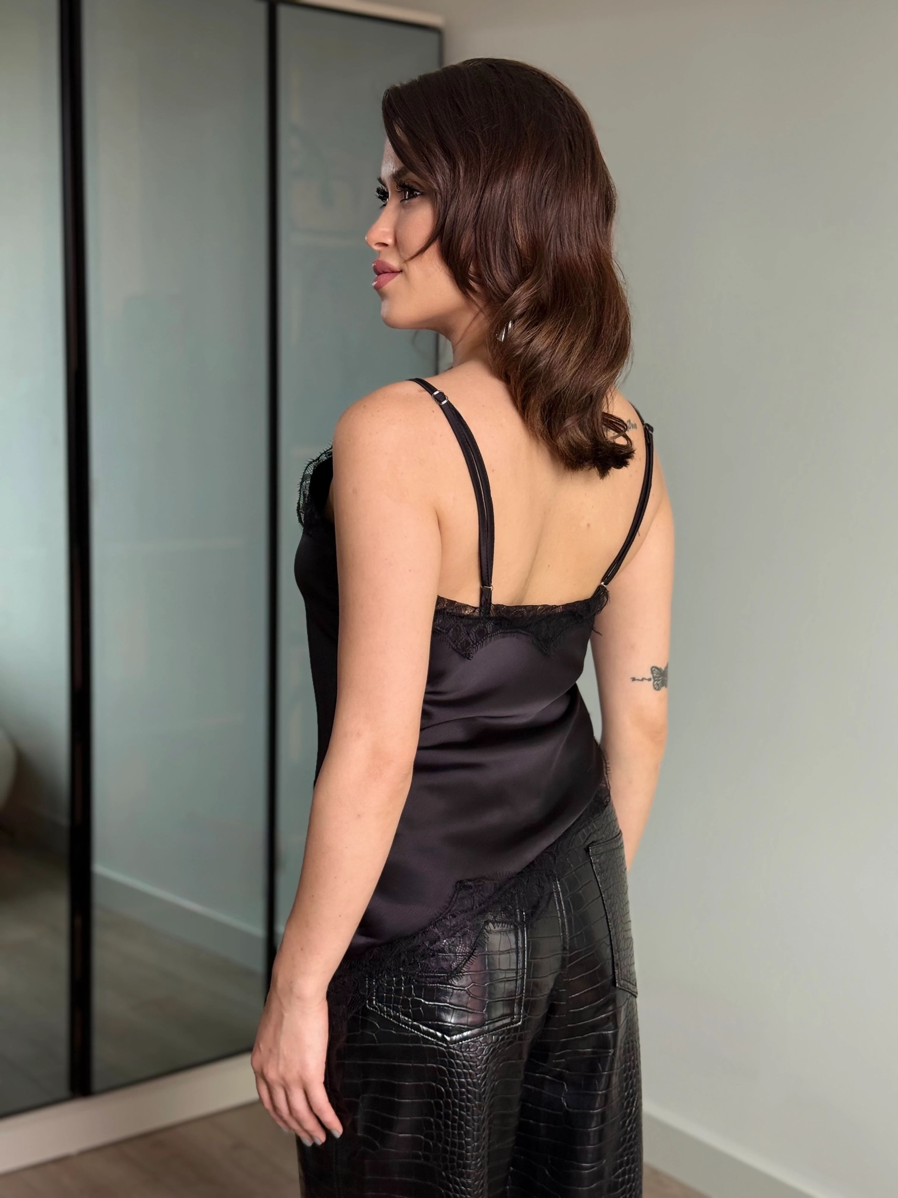 Dantel Detay Askılı Bluz - Siyah