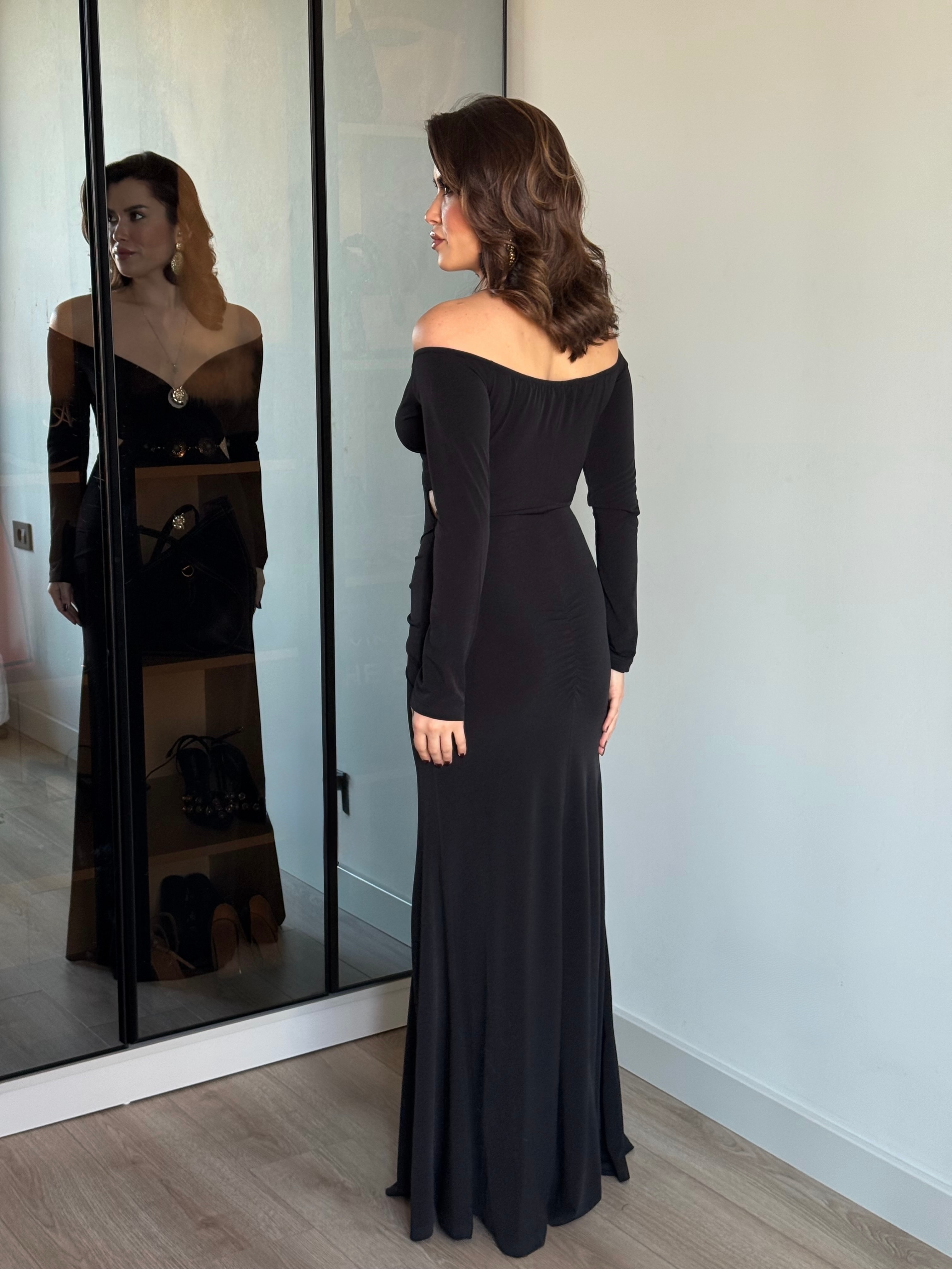 Açık Omuz Aksesuarlı Uzun Elbise