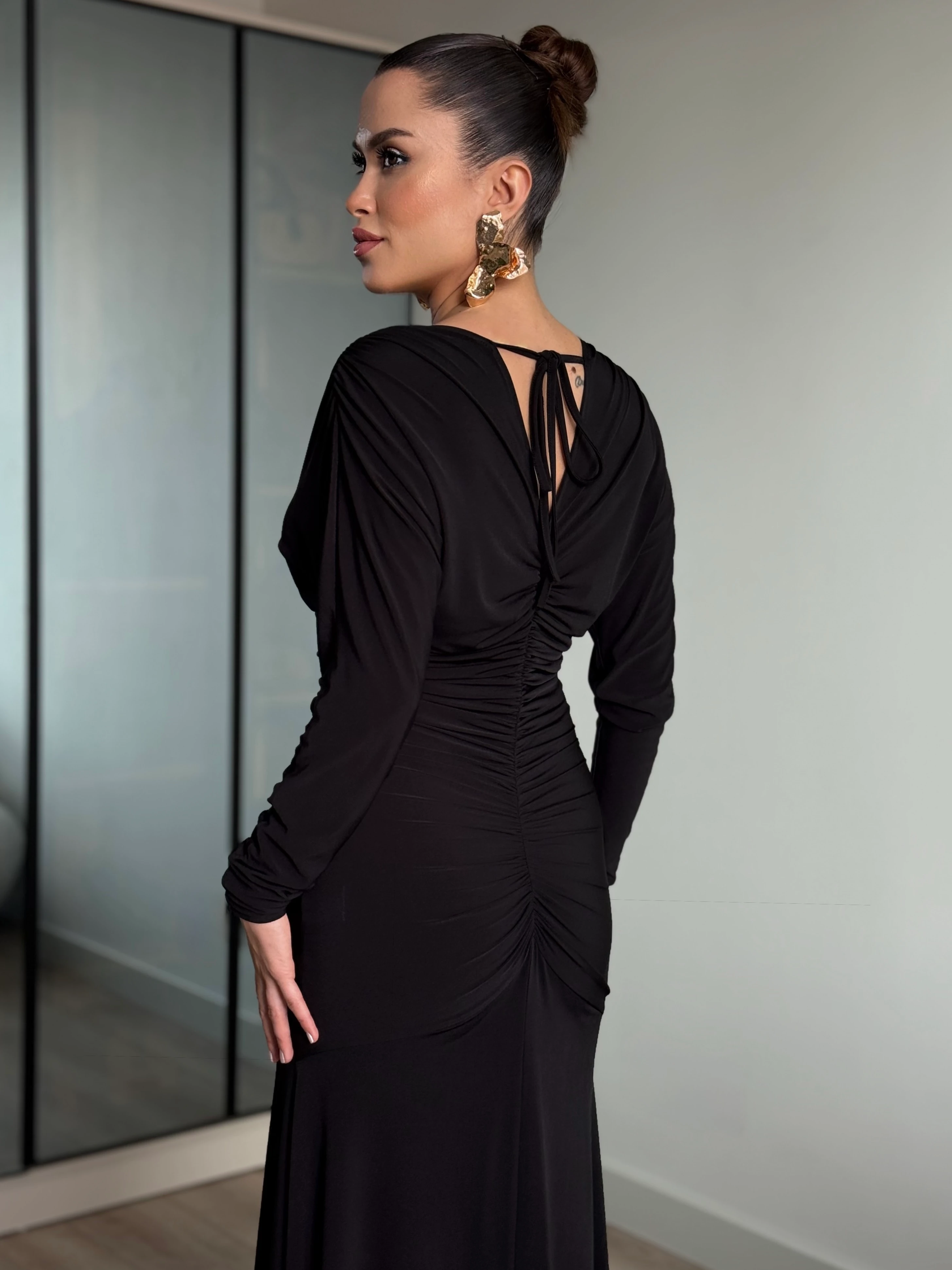 Sırt Bağlama Detay Büzgülü Elbise - Siyah