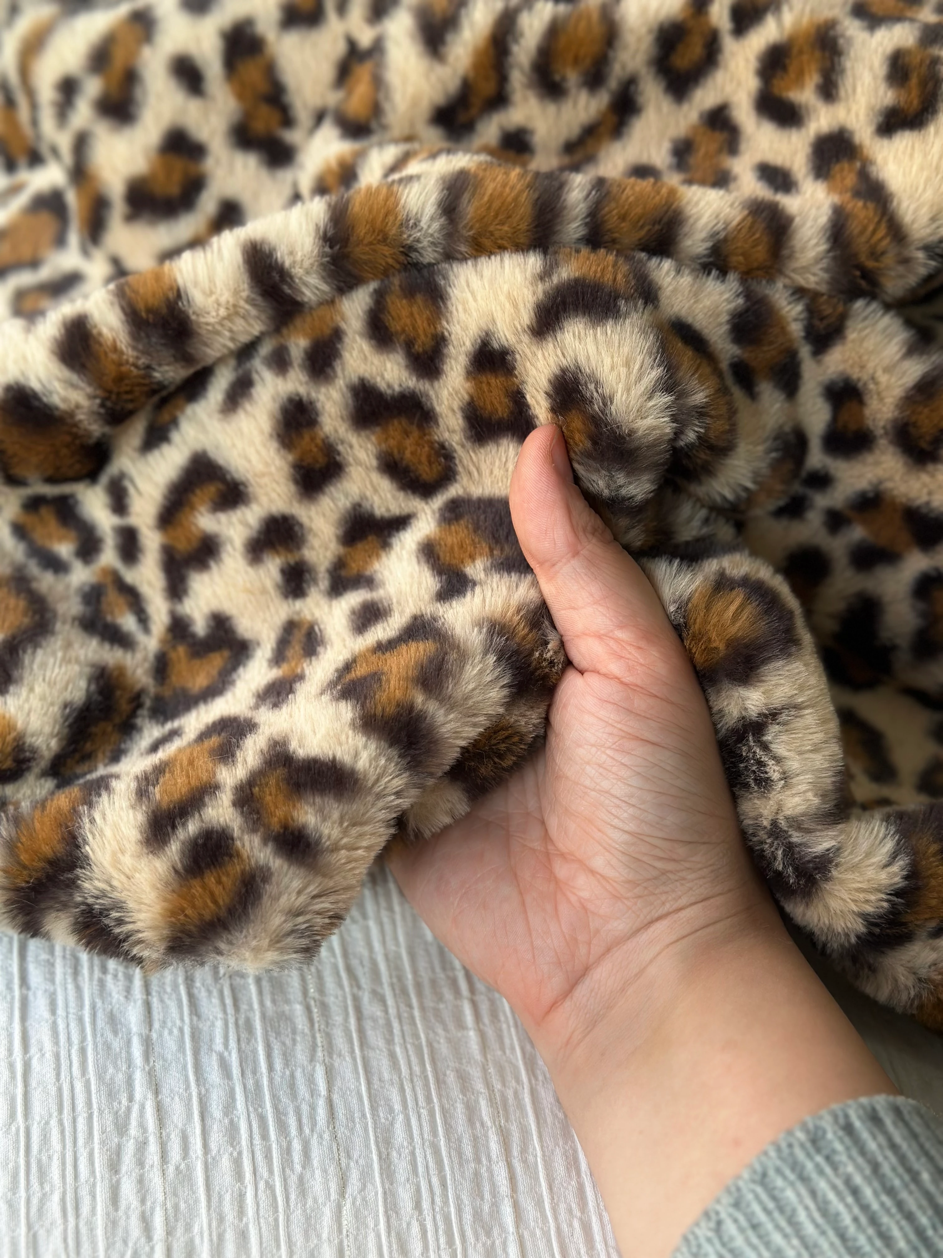 Leopar desenli tavşan peluş