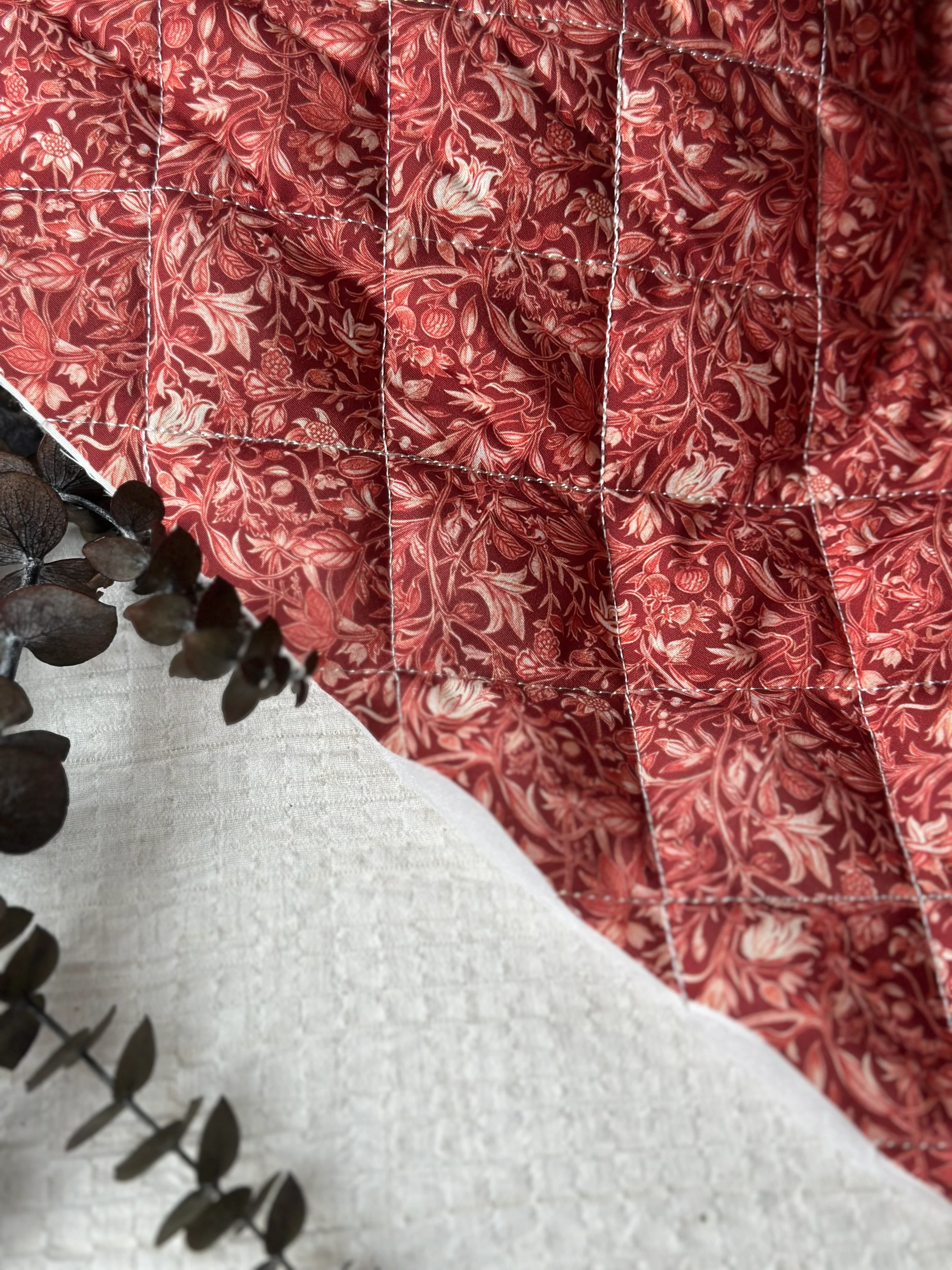 *Hemen teslim* Kırmızı dallar su geçirmez kapitone 185cm