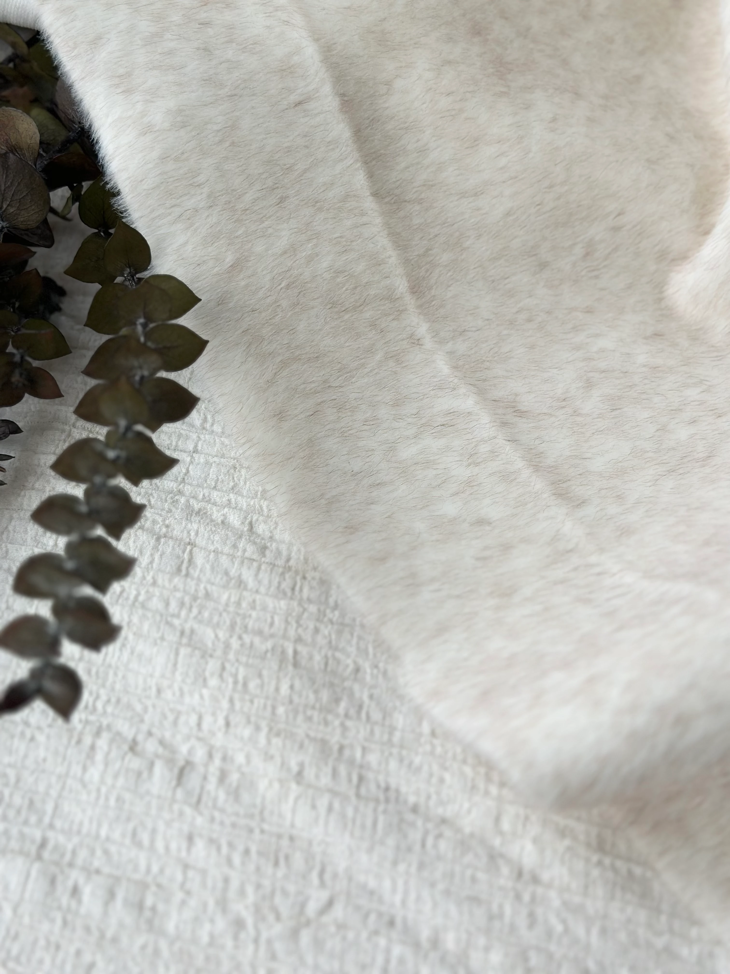 Krem rengi tay tüyü kumaş eni 156cm