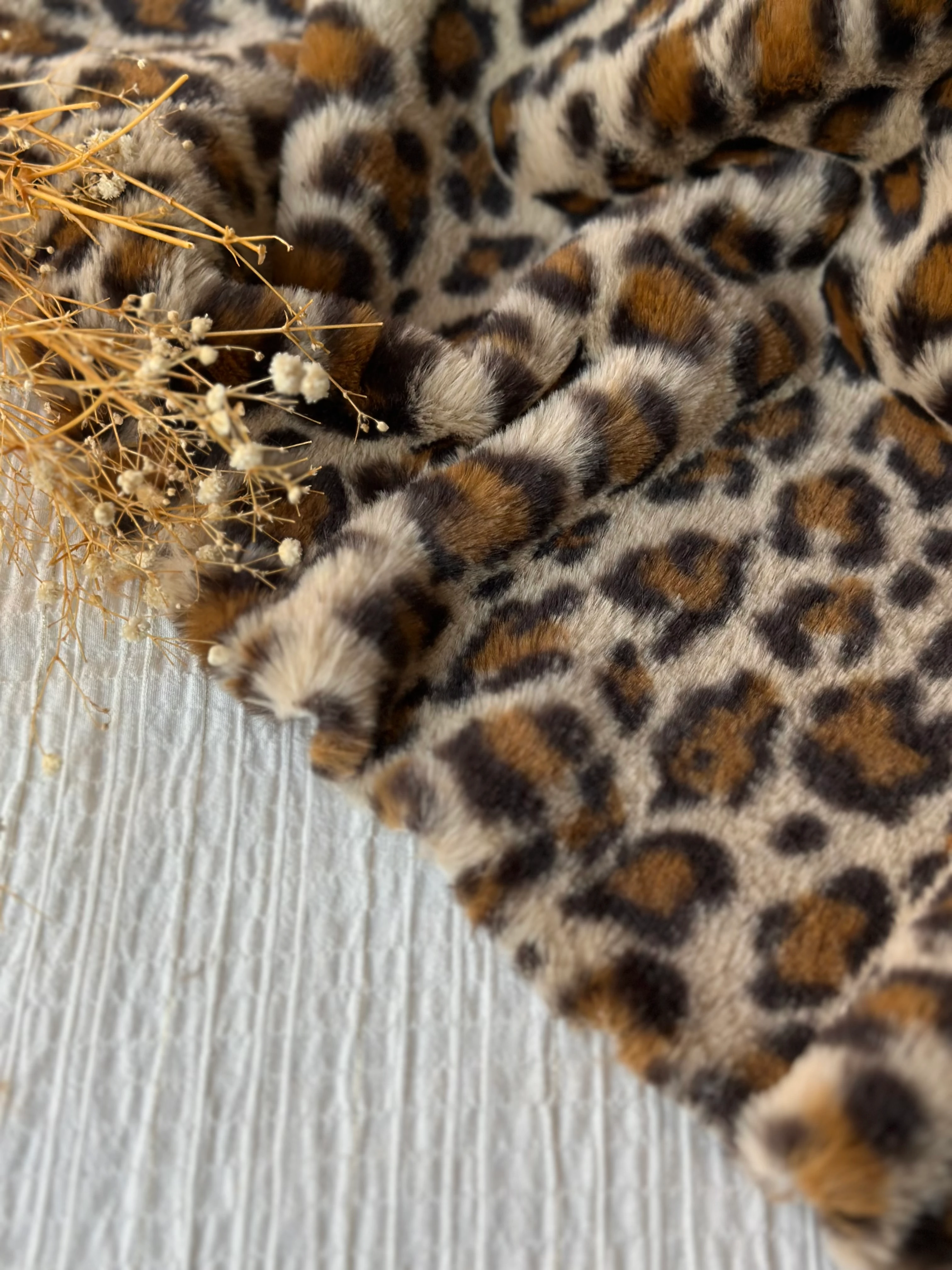 Leopar desenli tavşan peluş