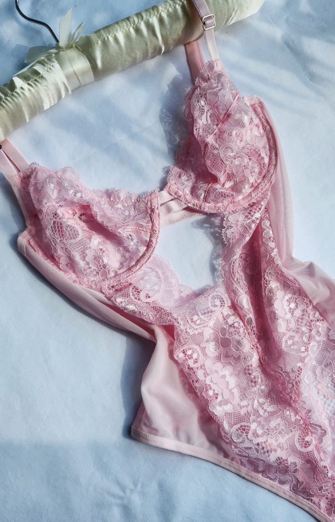 Lena Pembe Dantelli Bodysuit main variant image