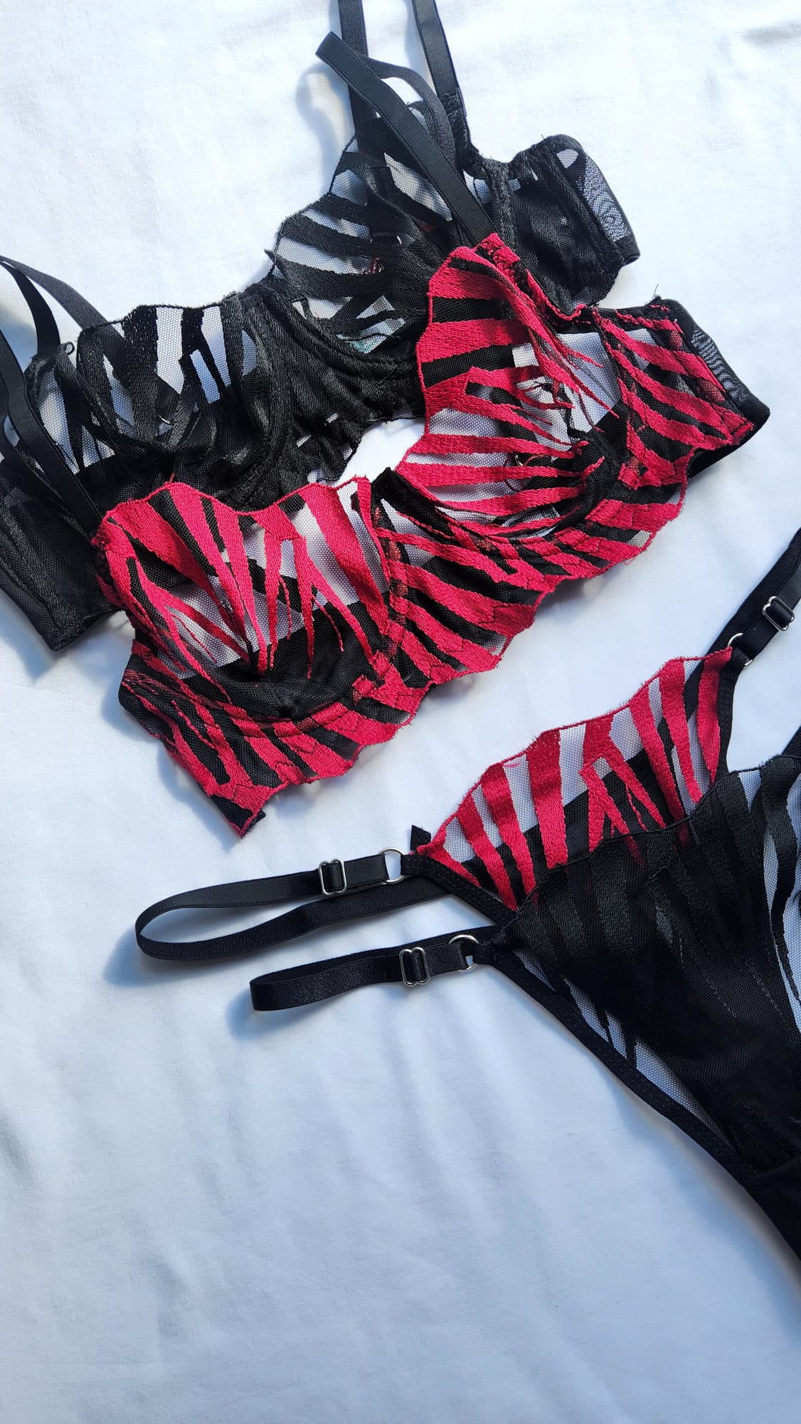 Mona Kılıç Desenli Siyah Bralet Takım