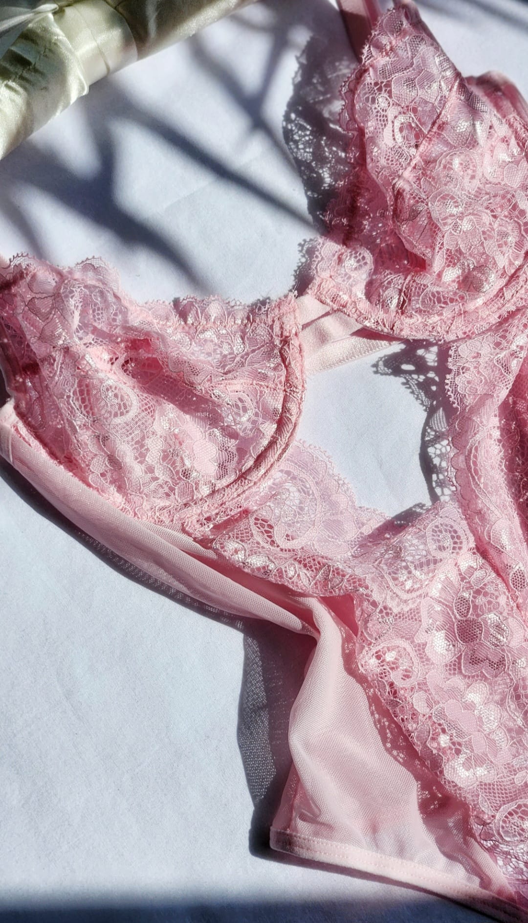 Lena Pembe Dantelli Bodysuit