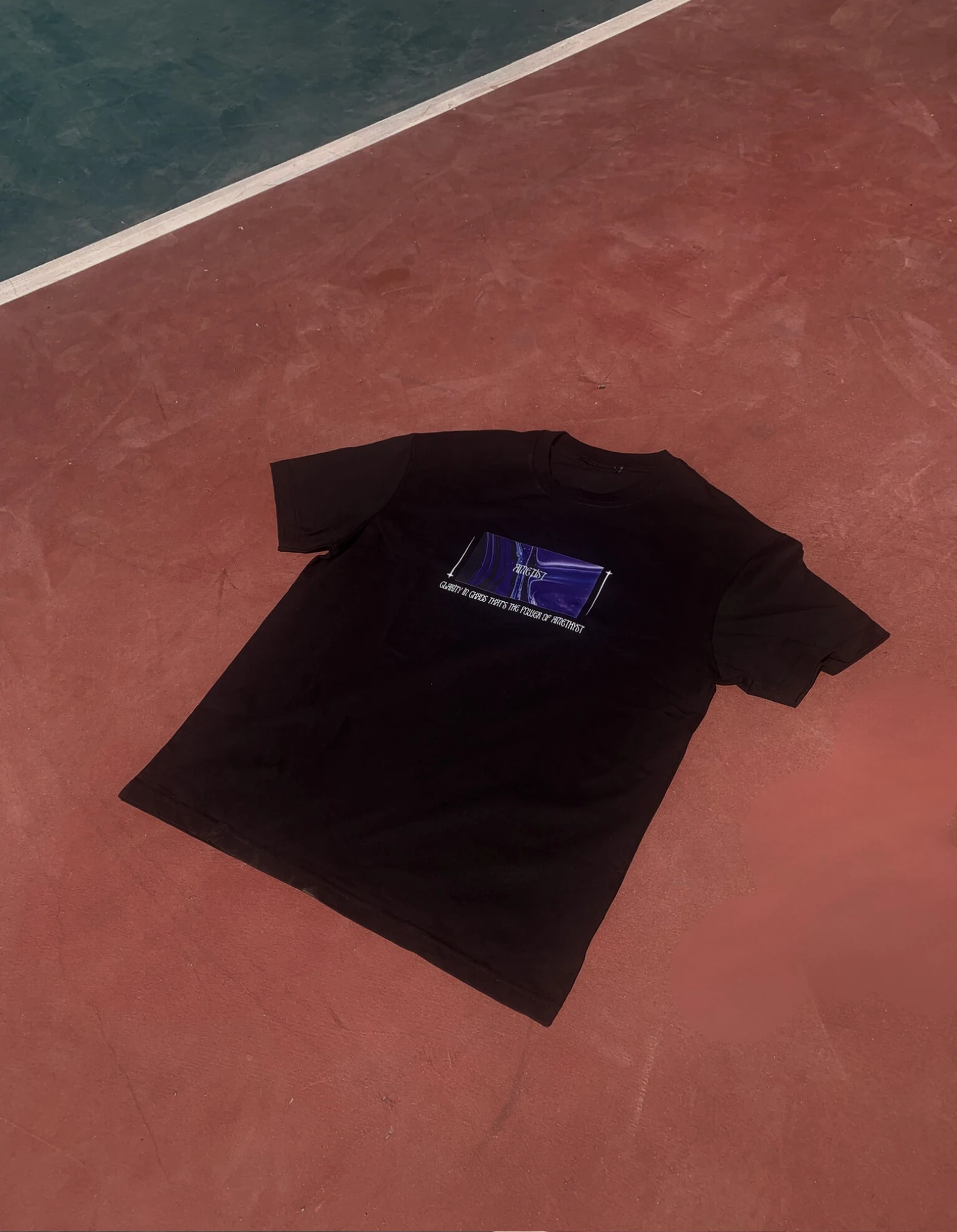 'AMETIST' CLARITY IN CHAOS TEE BLACK