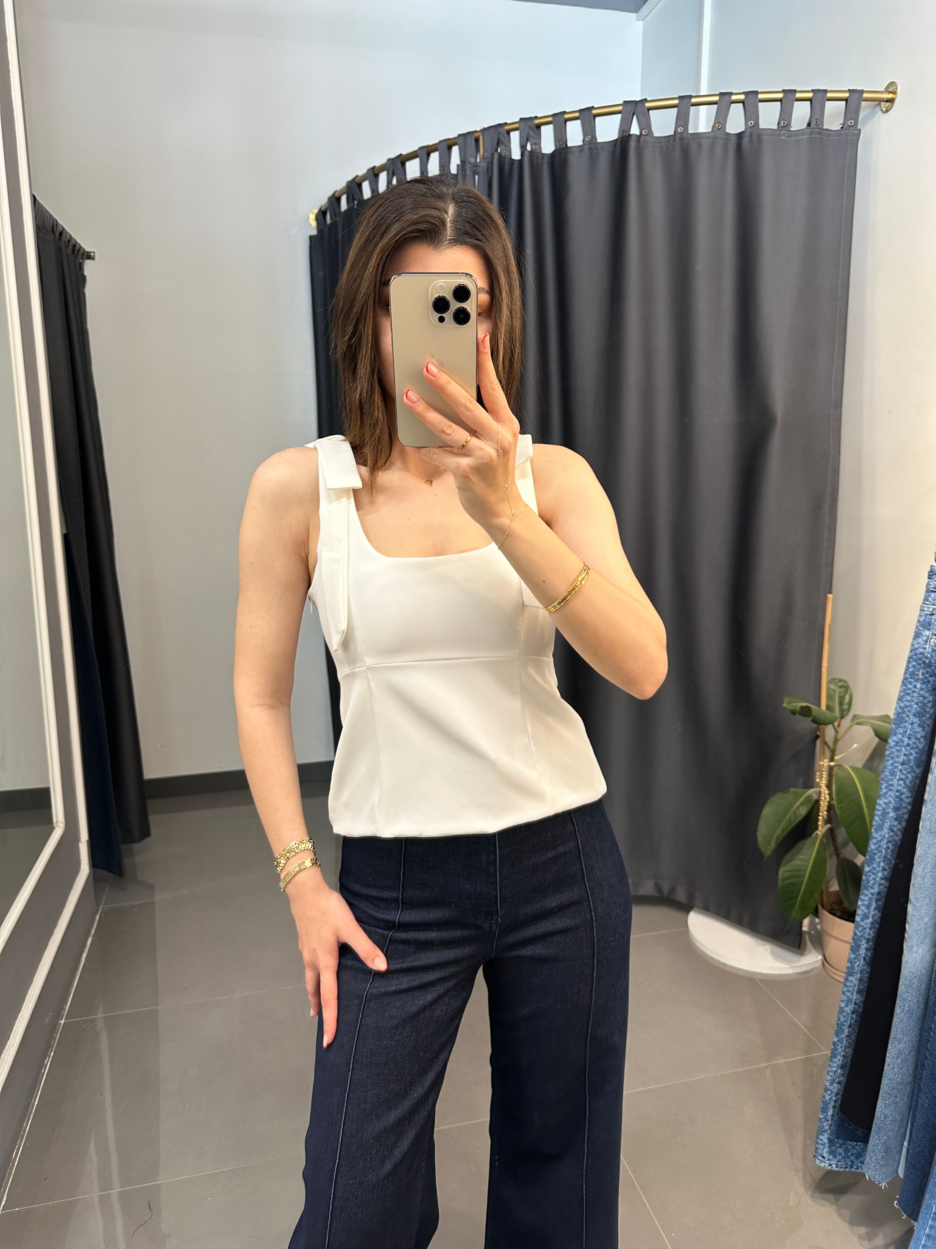 Marka Model Fiyonk Detay Bluz Beyaz