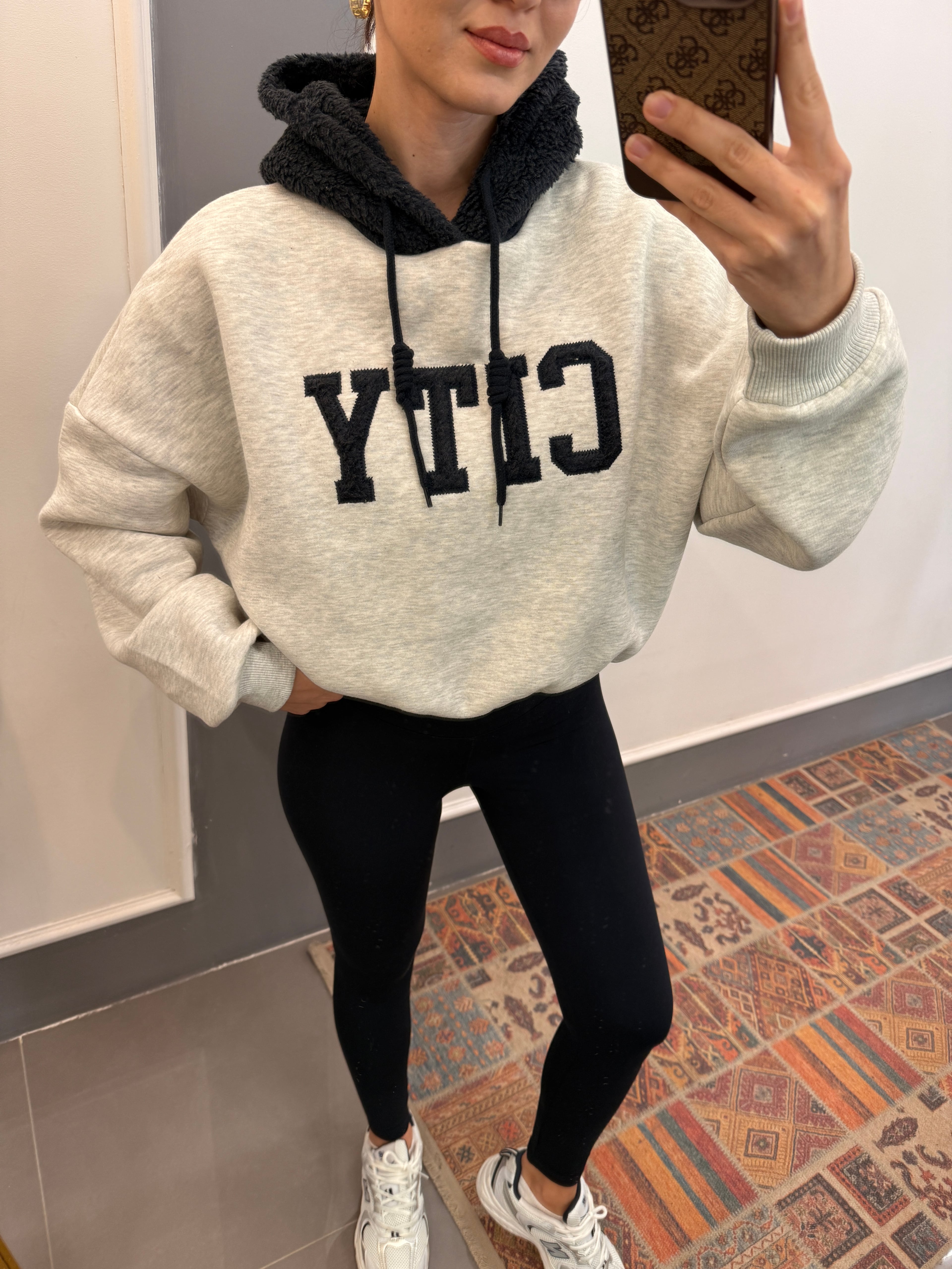 Kapüşon Peluş Detay Sweat