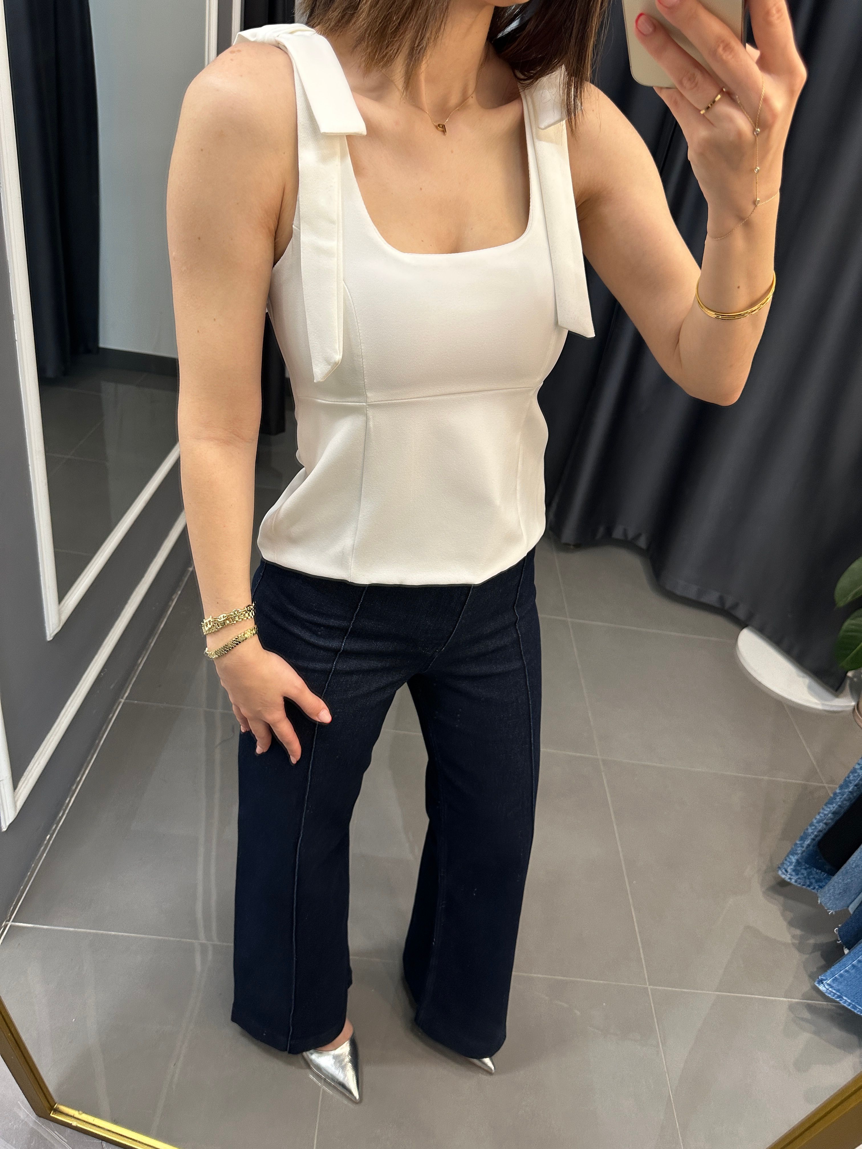 Marka Model Fiyonk Detay Bluz Beyaz