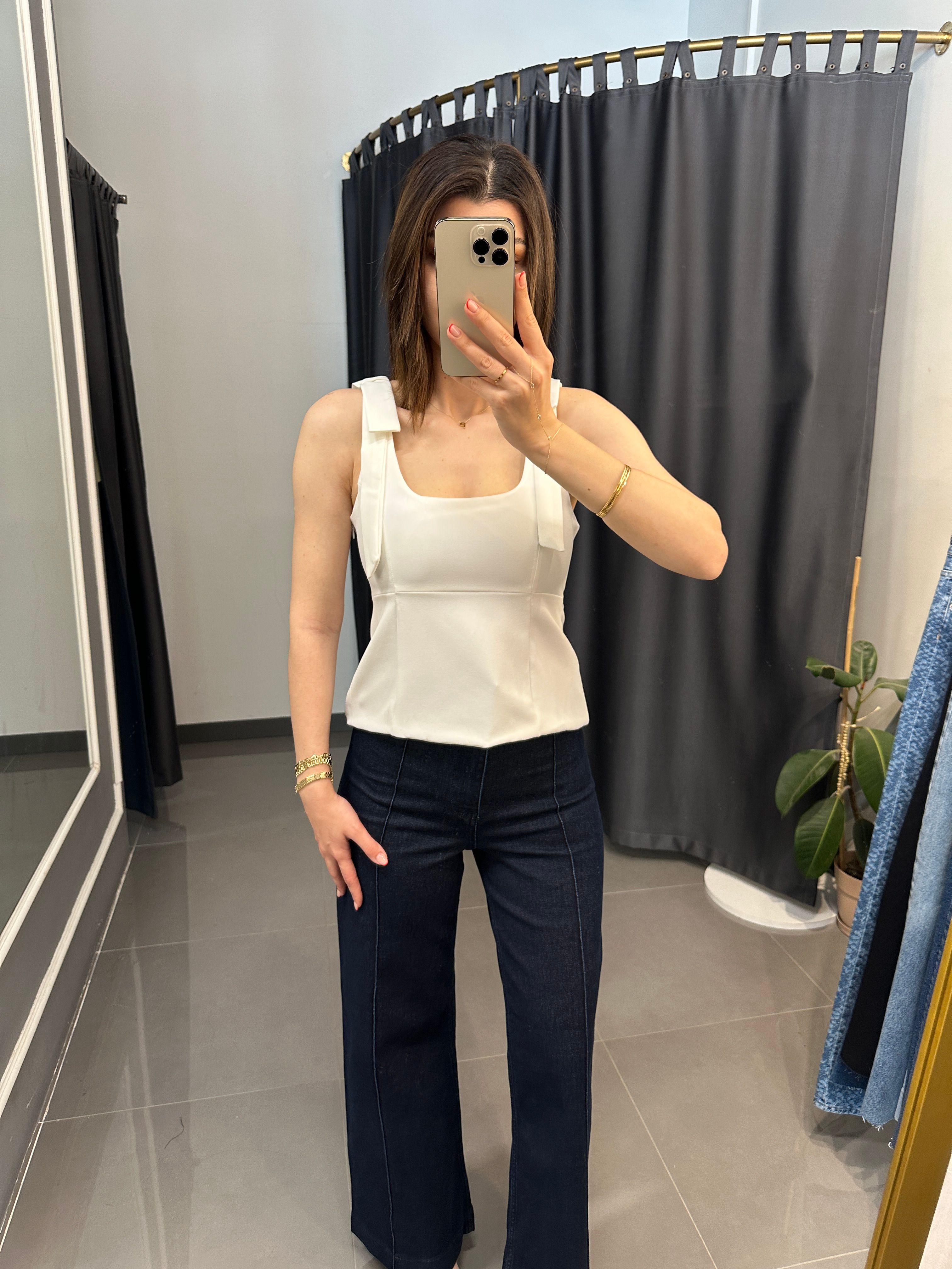 Marka Model Fiyonk Detay Bluz Beyaz