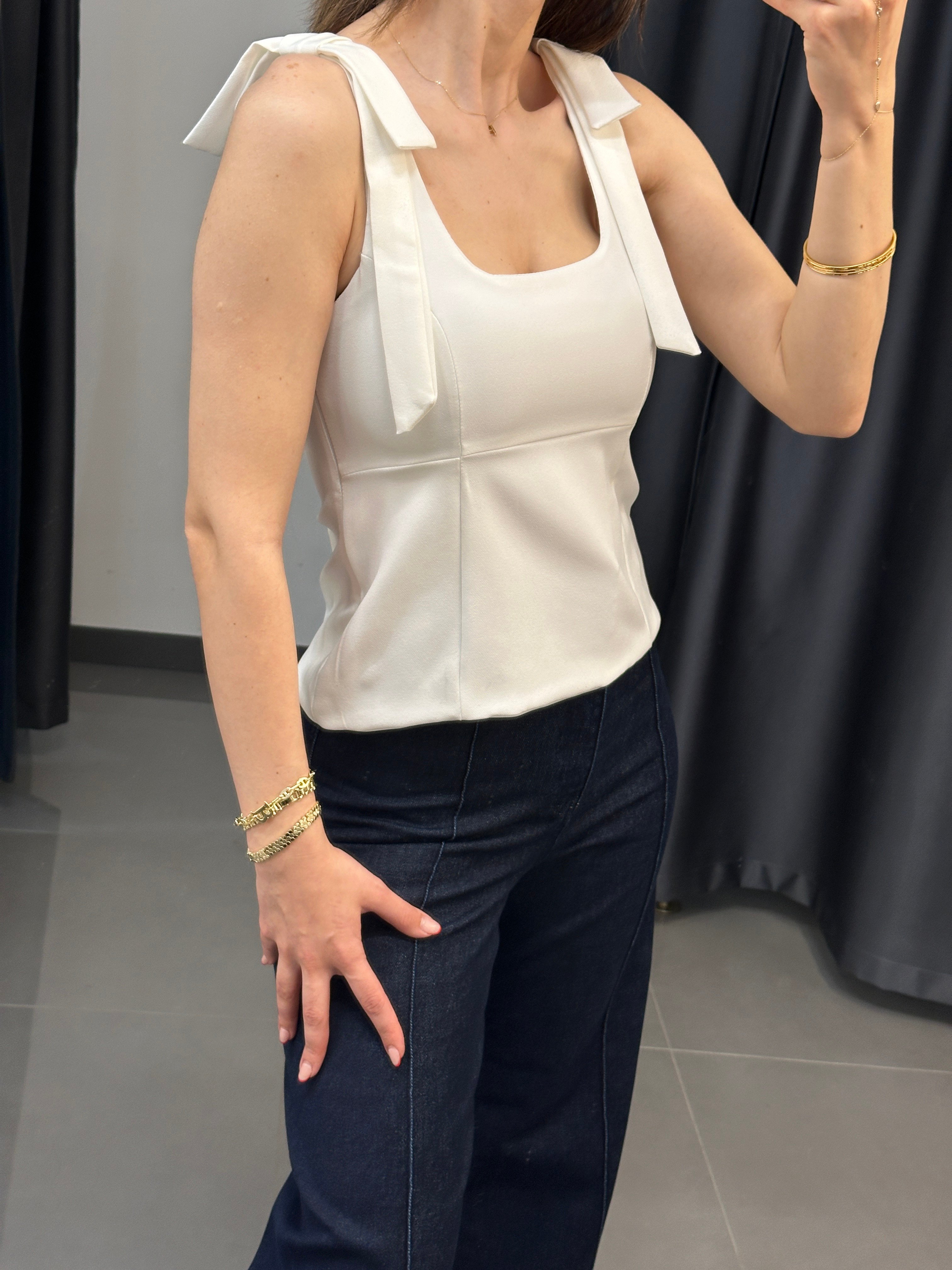 Marka Model Fiyonk Detay Bluz Beyaz