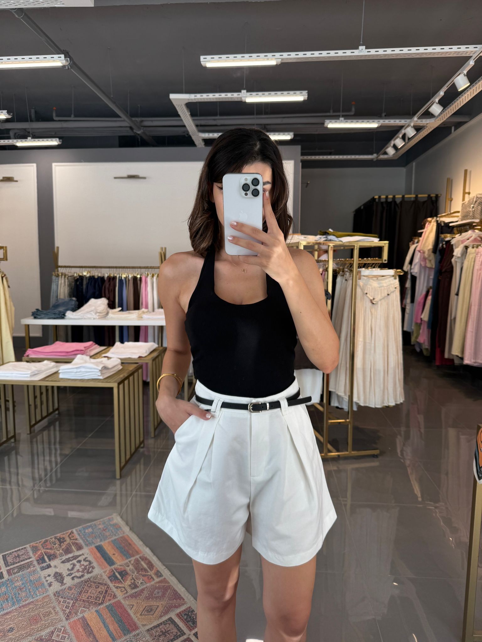 Kemerli Pensli Bermuda Keten Şort