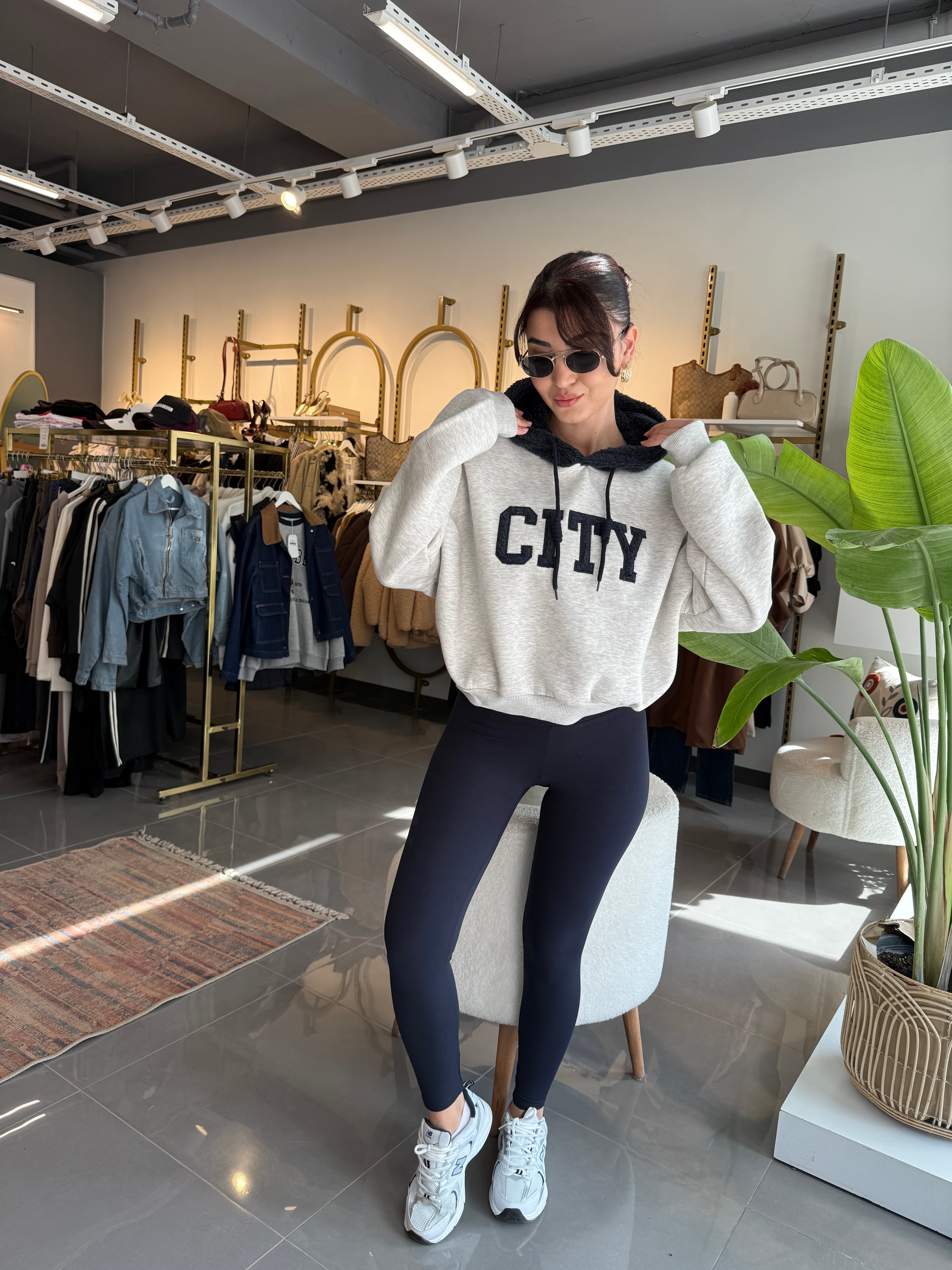 Kapüşon Peluş Detay Sweat