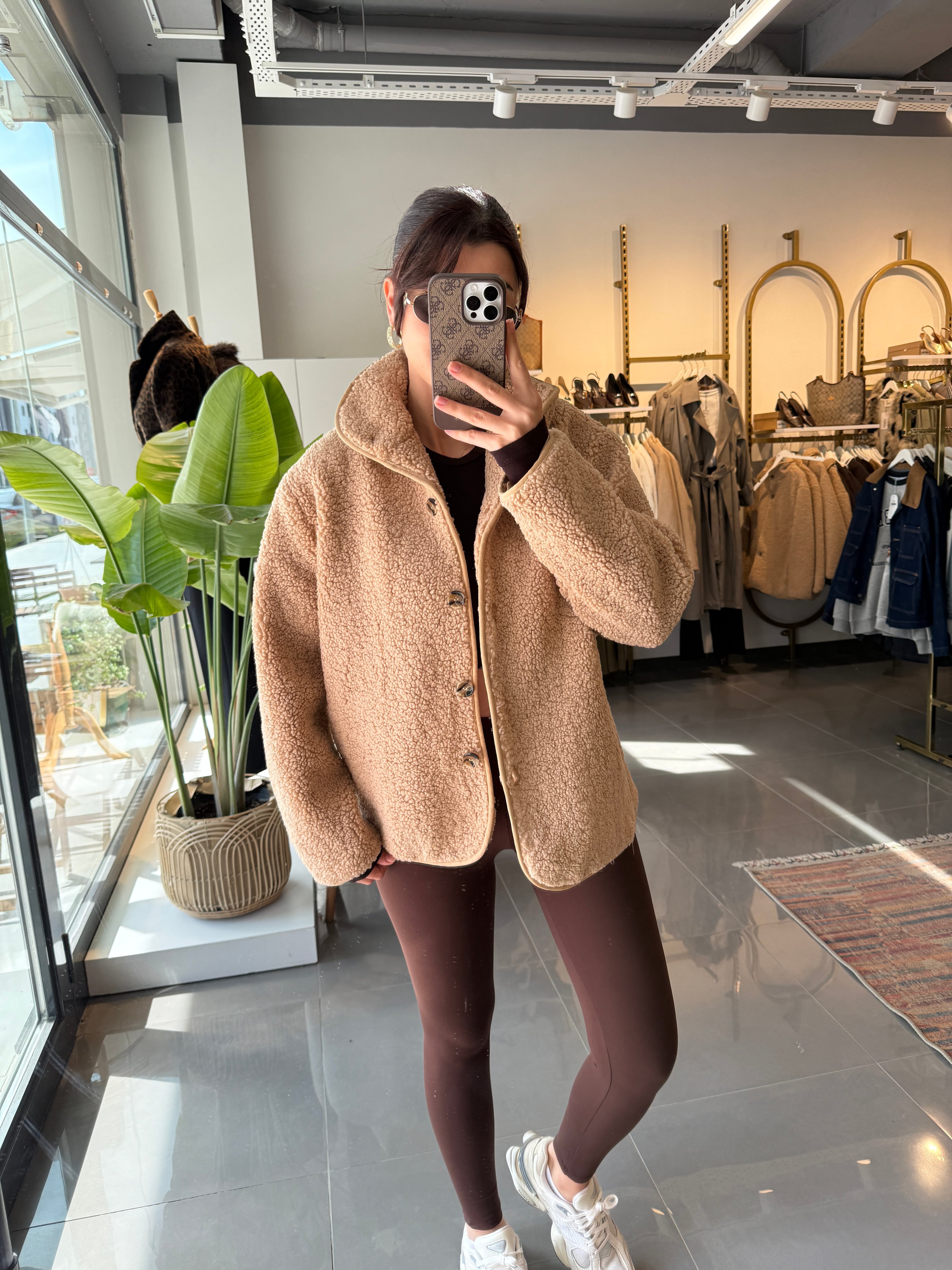 Oysh Model Teddy Mont Bej