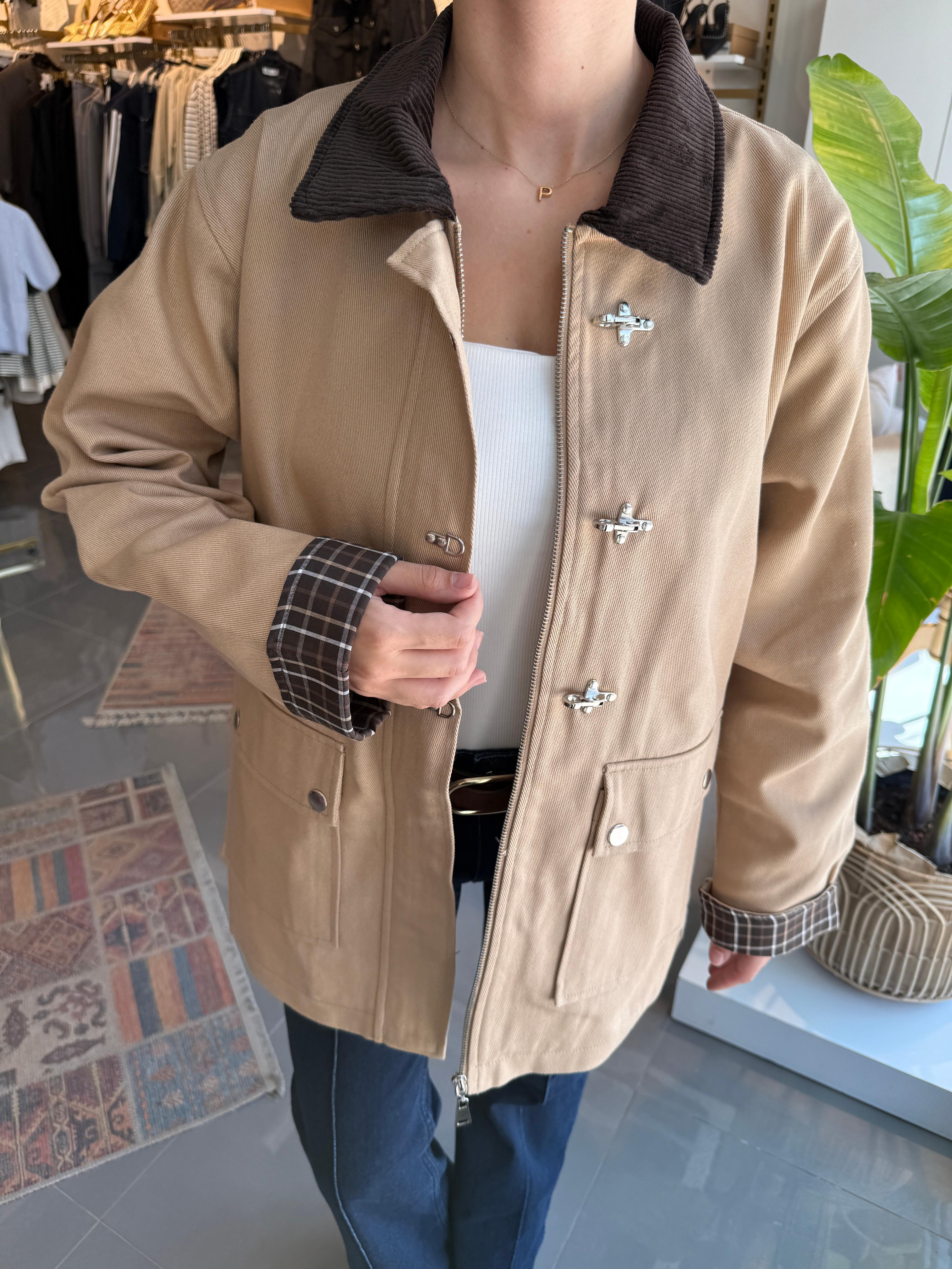 Marka Model Kanca Detay Trenç