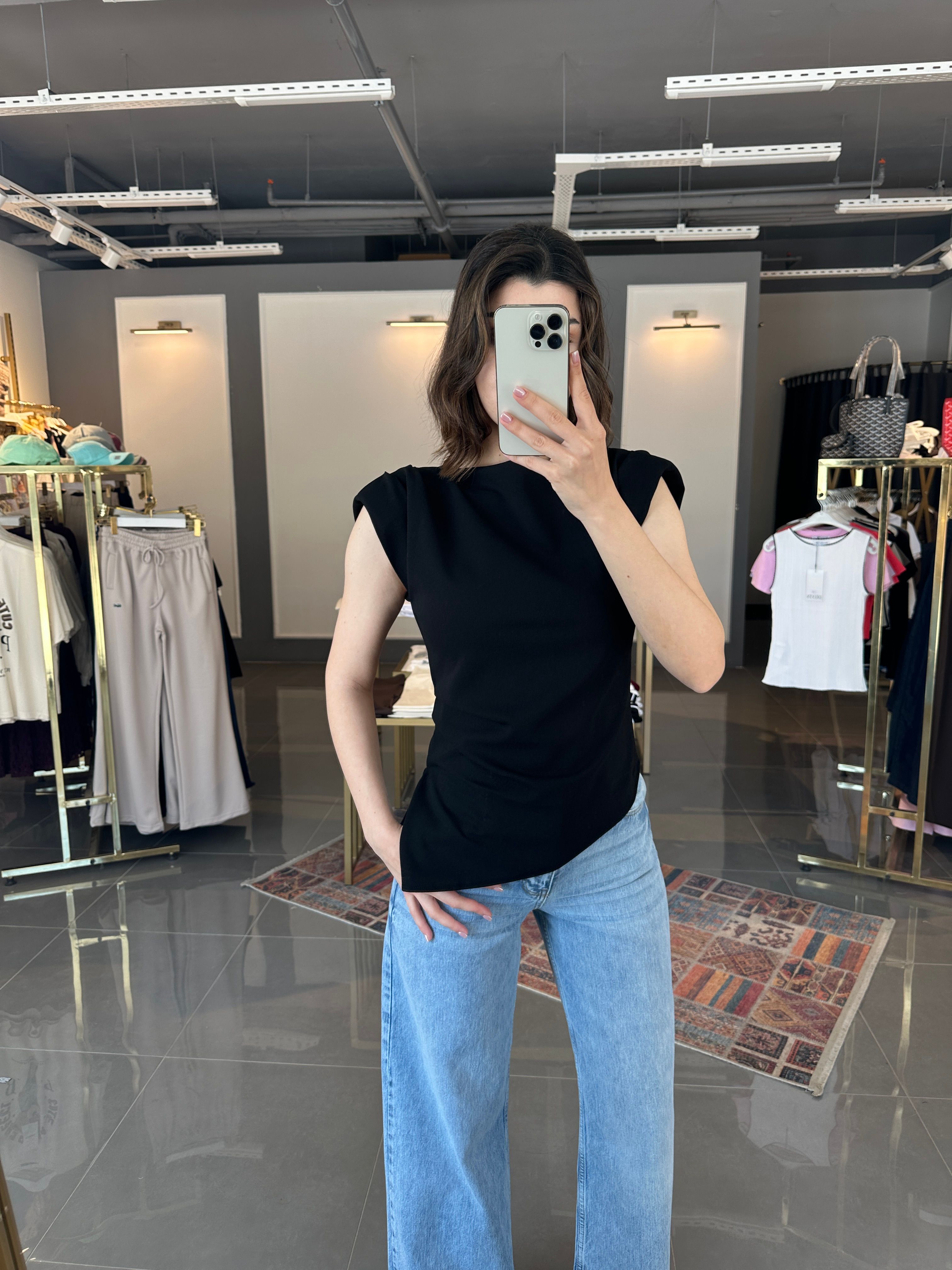 Marka Model Asimetrik Bluz Siyah