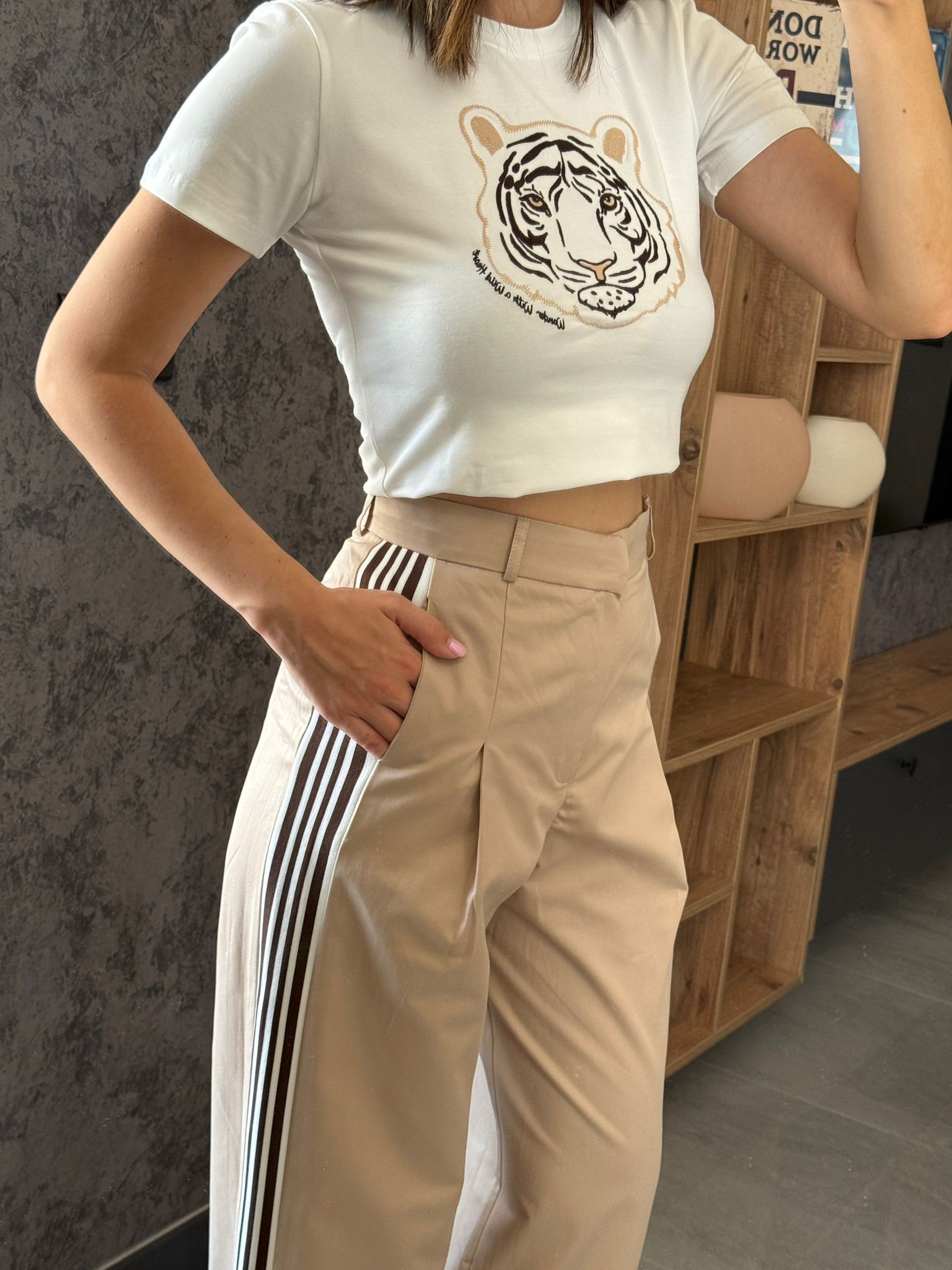 Nakış Detaylı Crop T-SHIRT