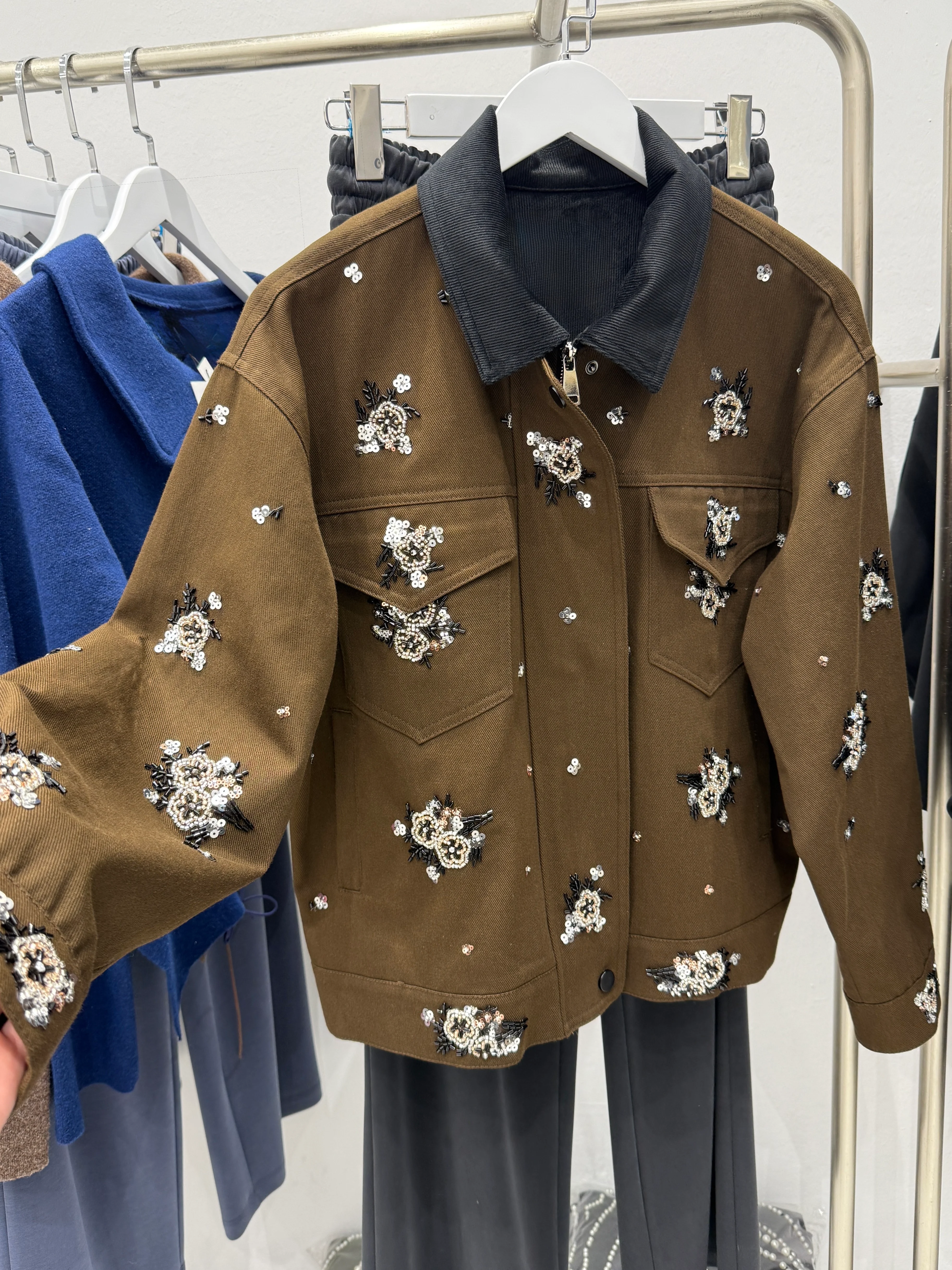 Kontrast Yaka Boncuk İşlemeli Ceket