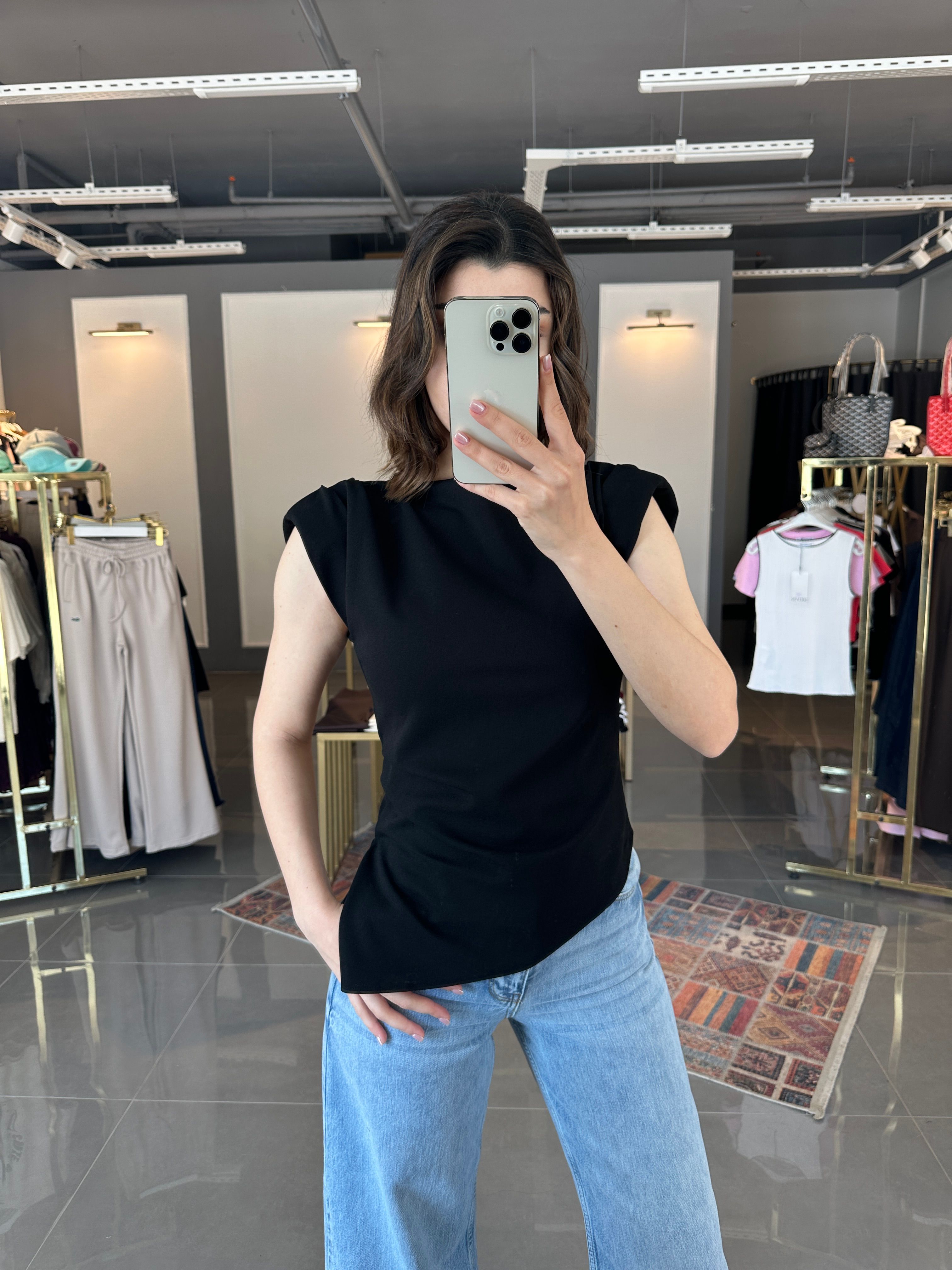 Marka Model Asimetrik Bluz Siyah