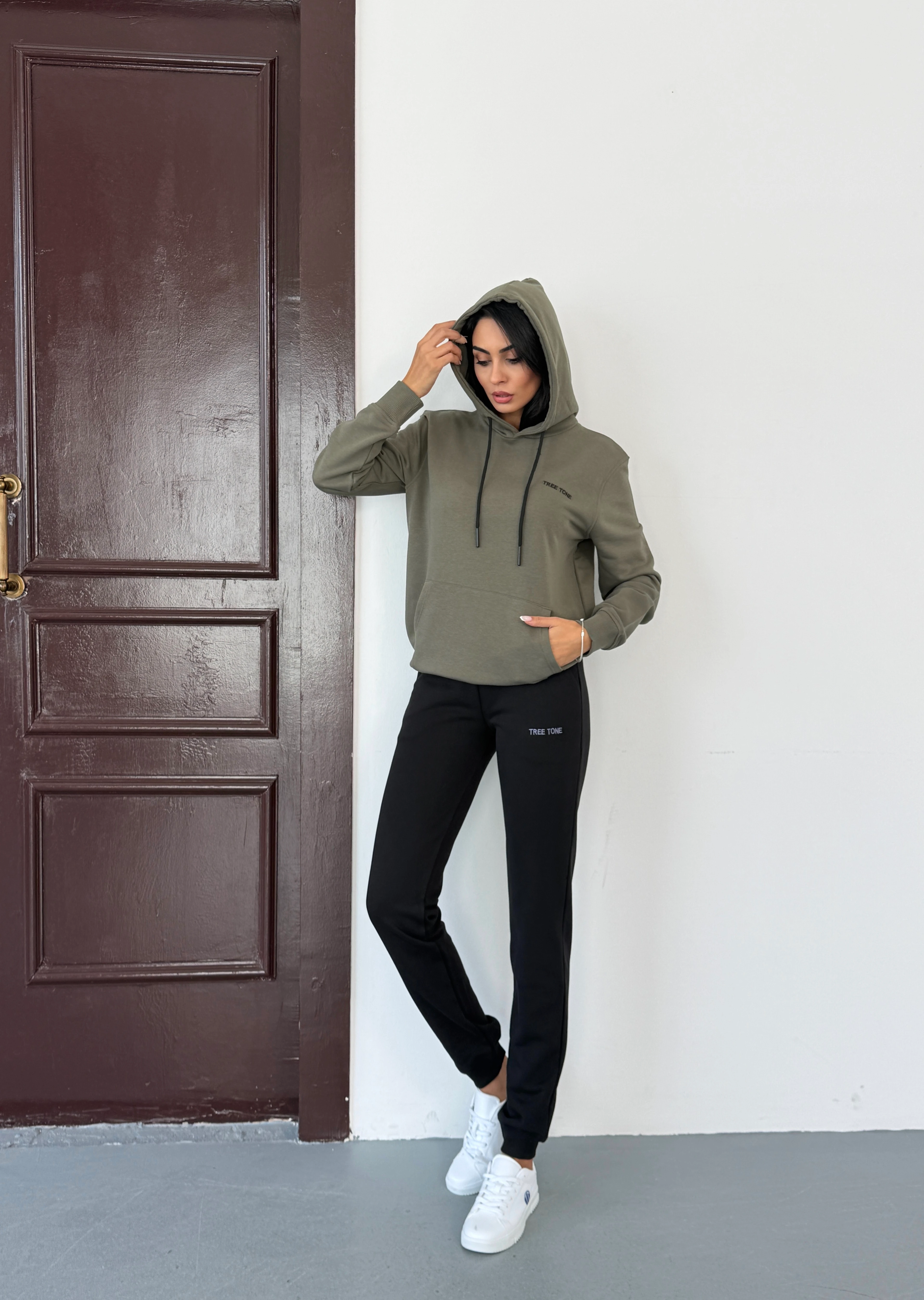 Mevsimlik Üç İplik Diagonel Kumaş Modern İkili HAKİ Kapüşonlu Üst, SİYAH Alt Unisex Eşofman Takımı 