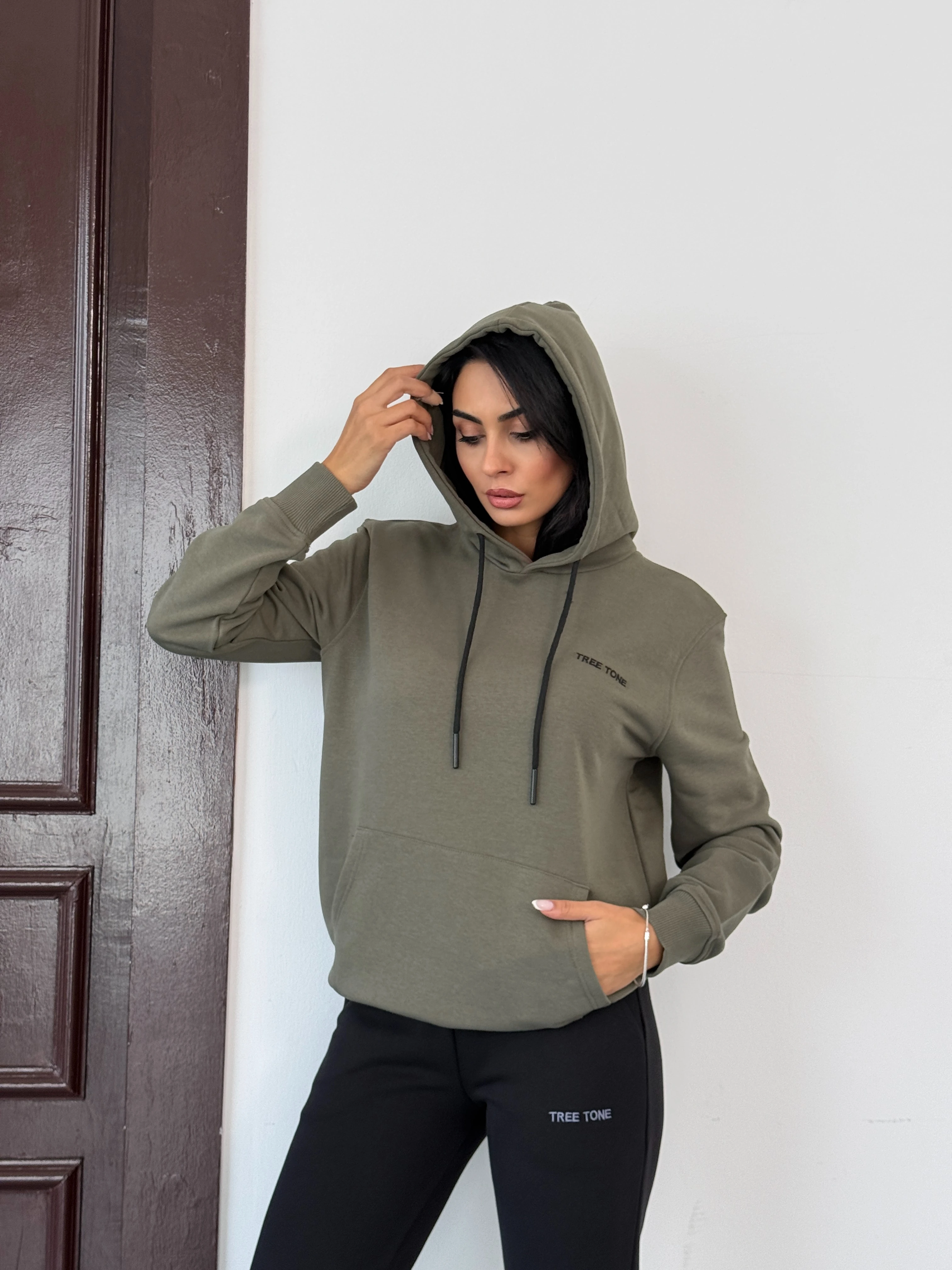 Mevsimlik Üç İplik Diagonel Kumaş Modern İkili HAKİ Kapüşonlu Üst, SİYAH Alt Unisex Eşofman Takımı 