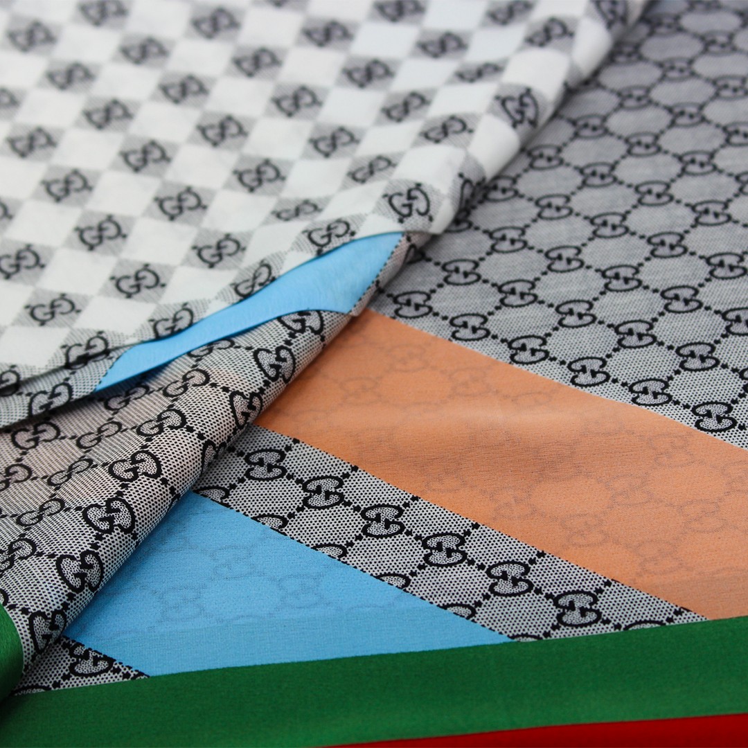 Gucci Logo Desenli Eşarp