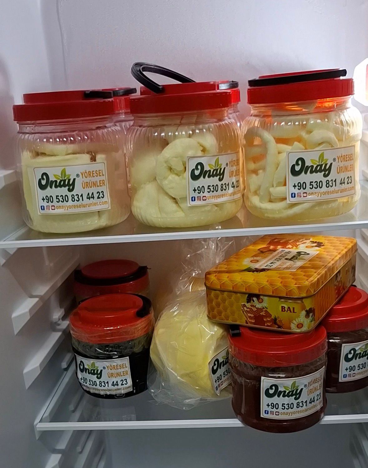 14 ÇEŞİT ÜRÜN PAKETİ 1 kg karakovan balı, 6 çeşit peynir (salamura, lavaş, çubuk, dil, misket, örgü), 1 kg tulum peyniri,2 kg yayık tereyağı (tuzlu+tuzsuz), 2 kg salça (domates+biber), 1 kg tahin, 1 kg pekmez