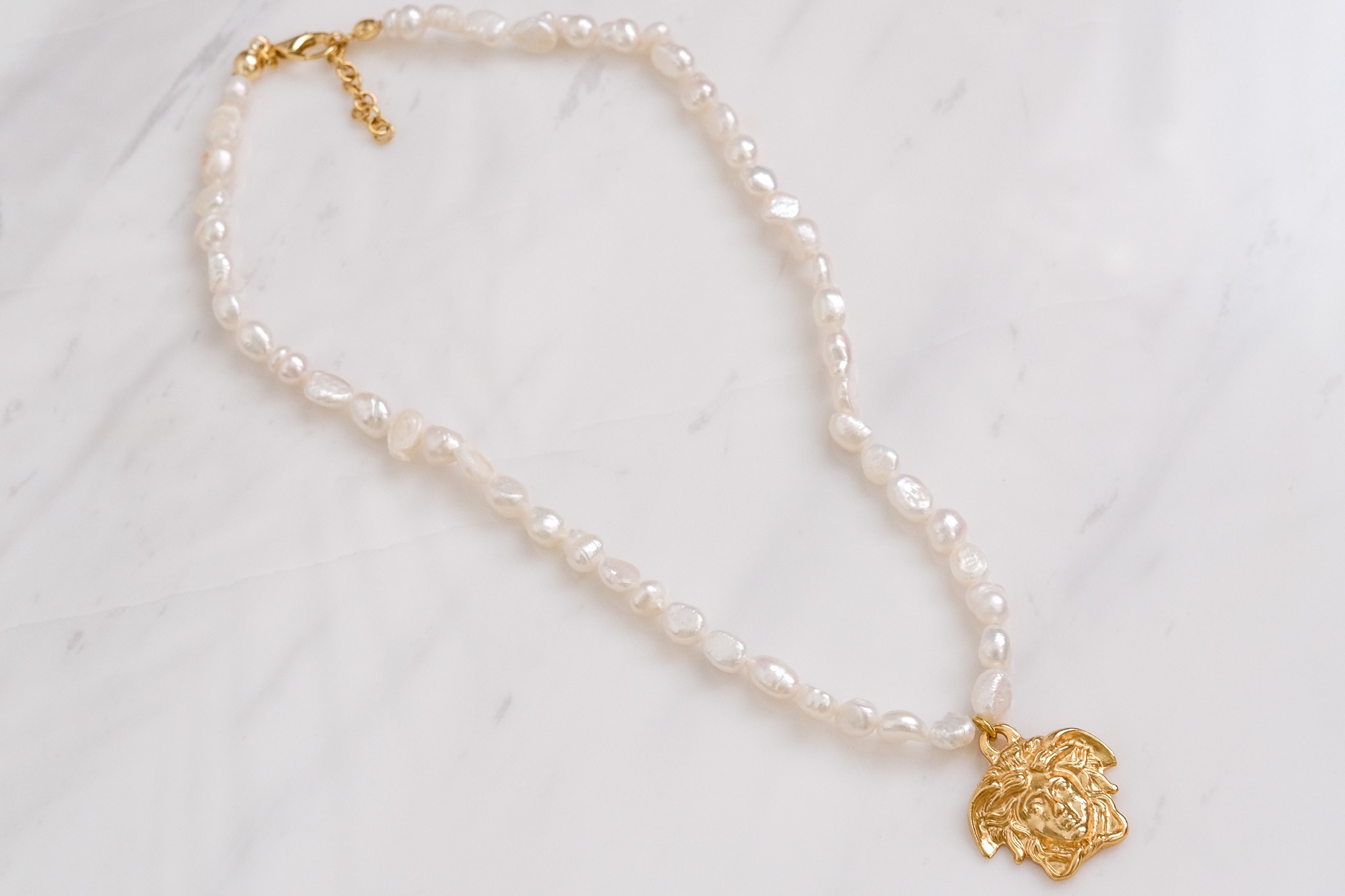Medusa Charm ve Gerçek İnci Kolye