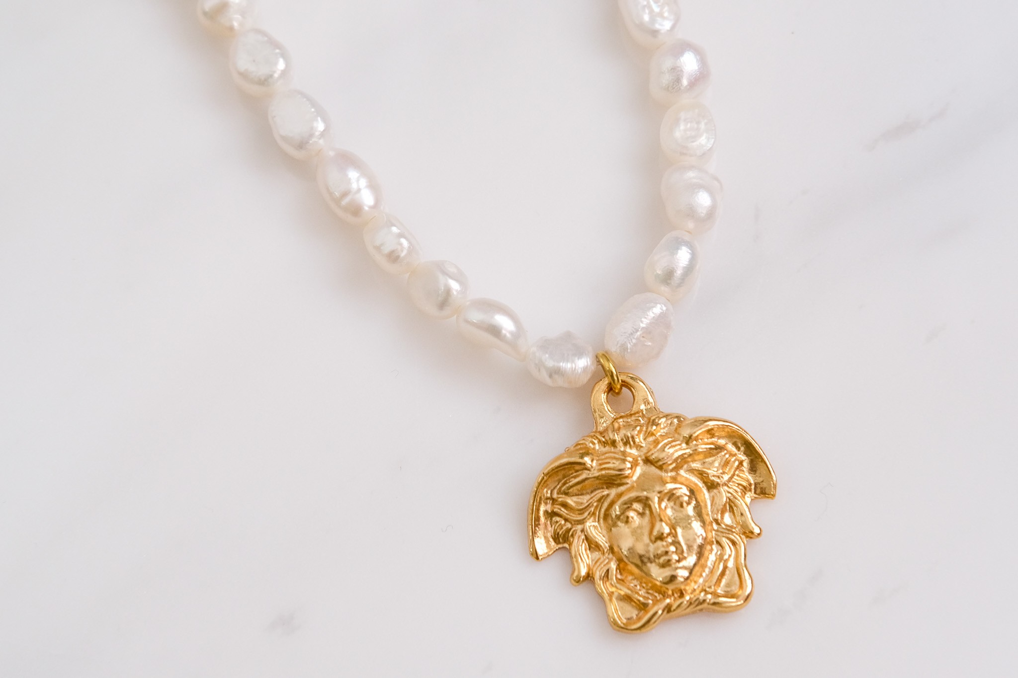 Medusa Charm ve Gerçek İnci Kolye