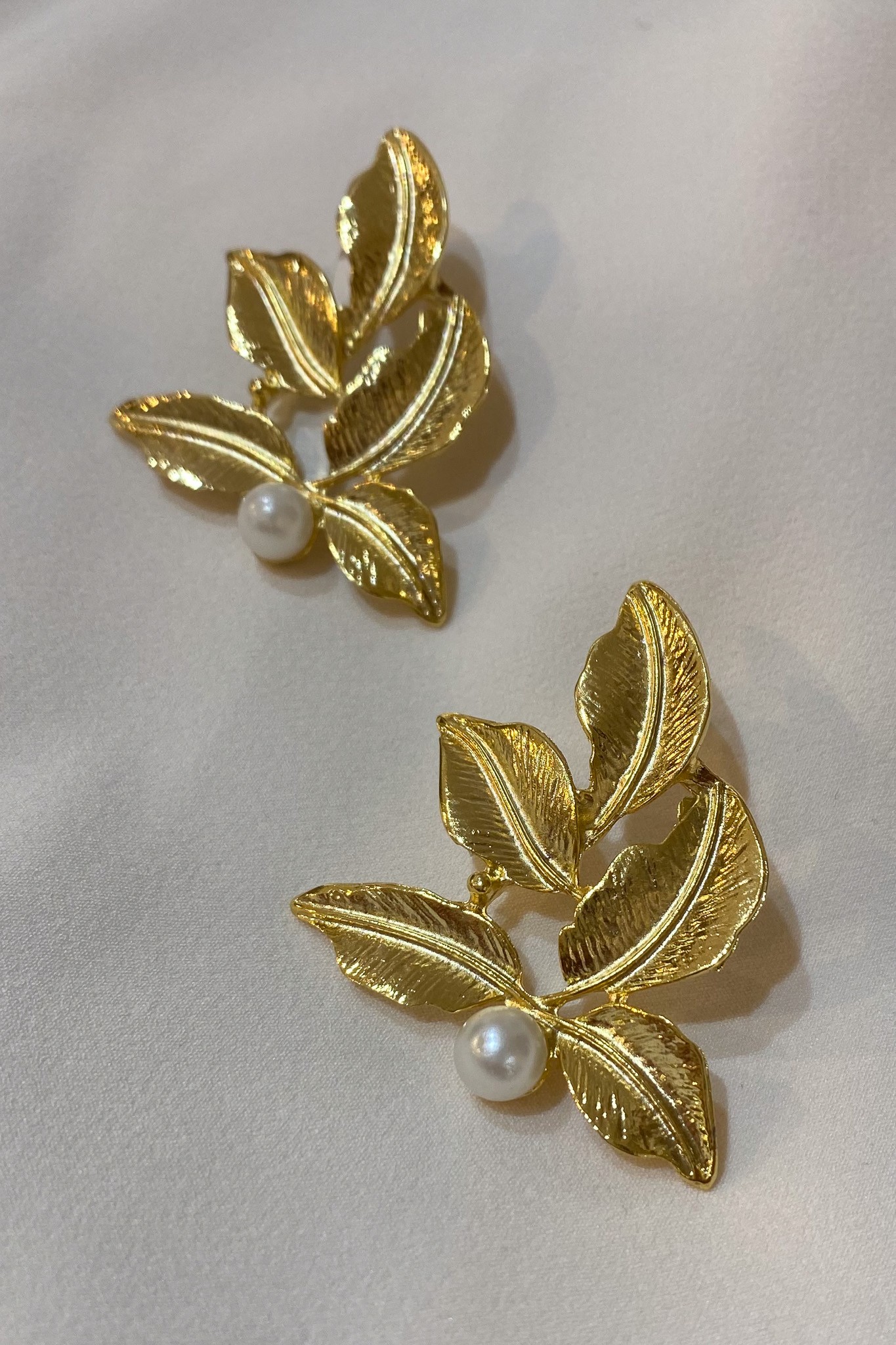Helenistik Yaprak Detaylı Gold Küpe