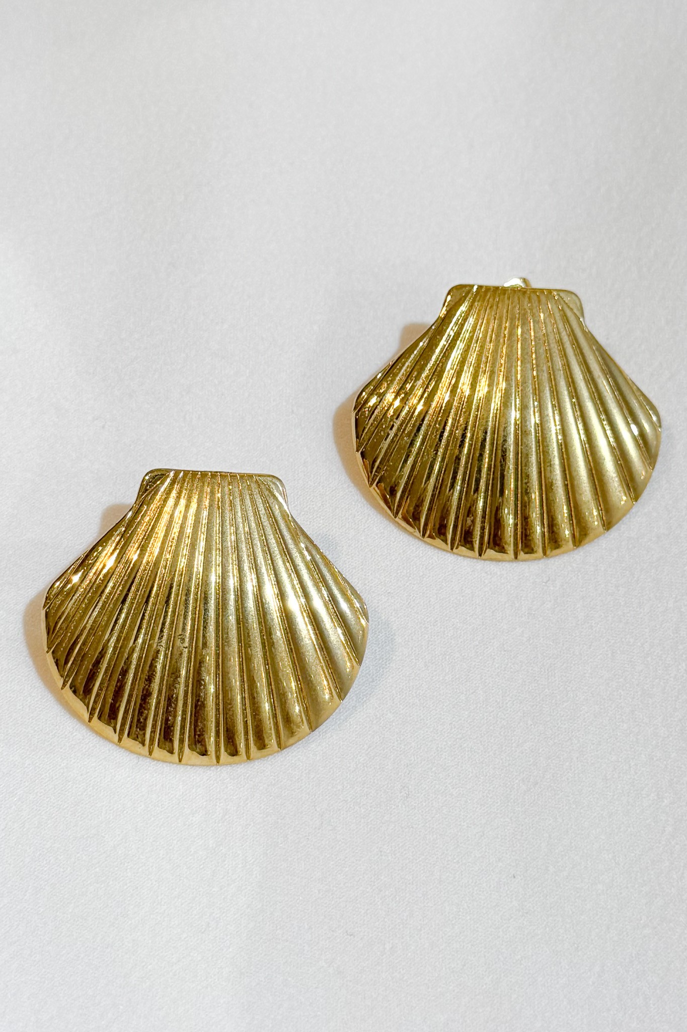 Gold Kararmaz Midye Küpe