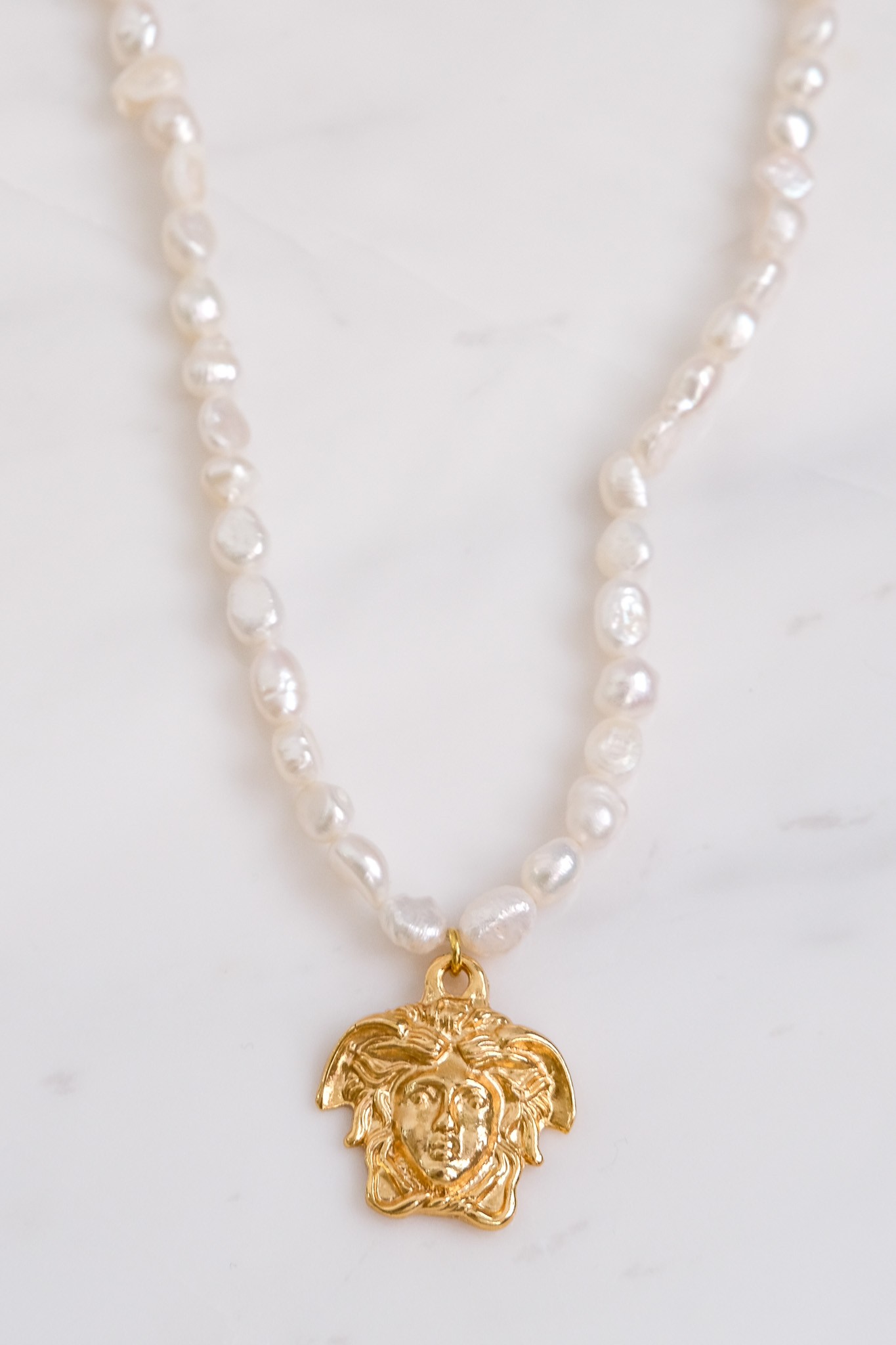 Medusa Charm ve Gerçek İnci Kolye