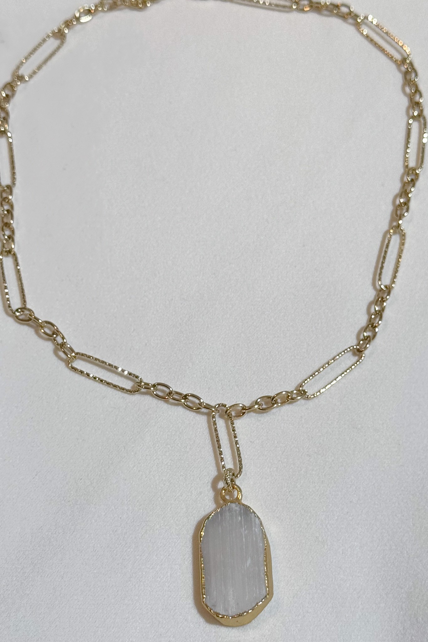 "Luna Veil" Kolye