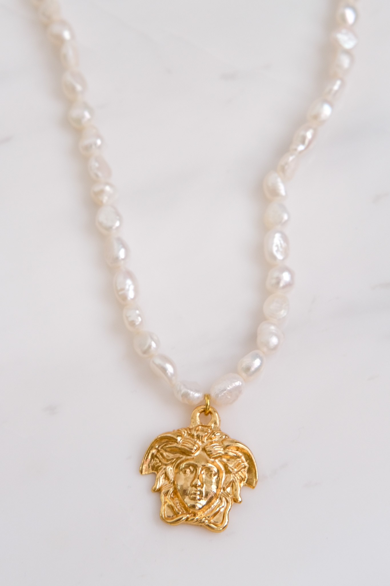 Medusa Charm ve Gerçek İnci Kolye