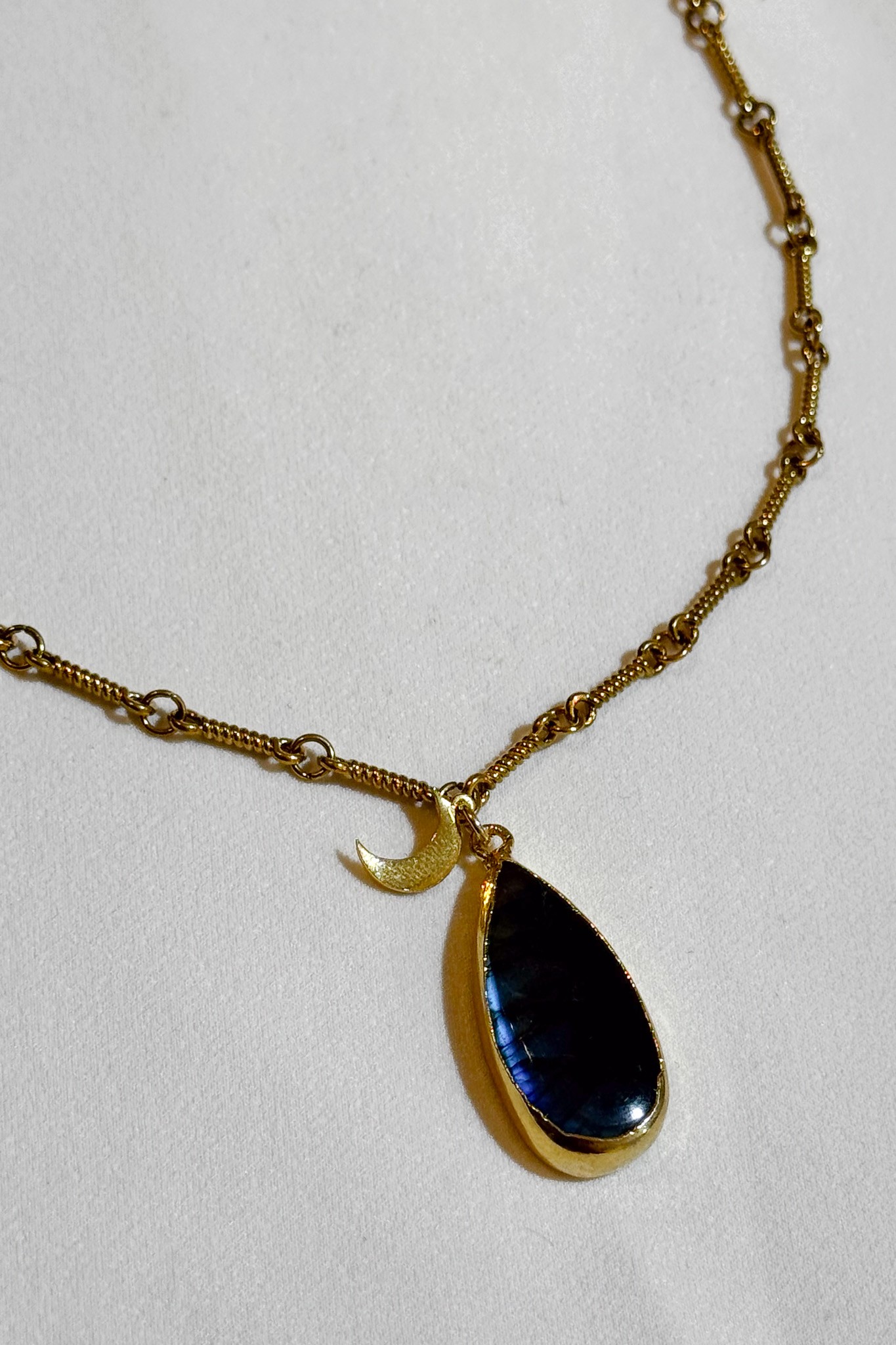 "Stellar Veil" Kolye