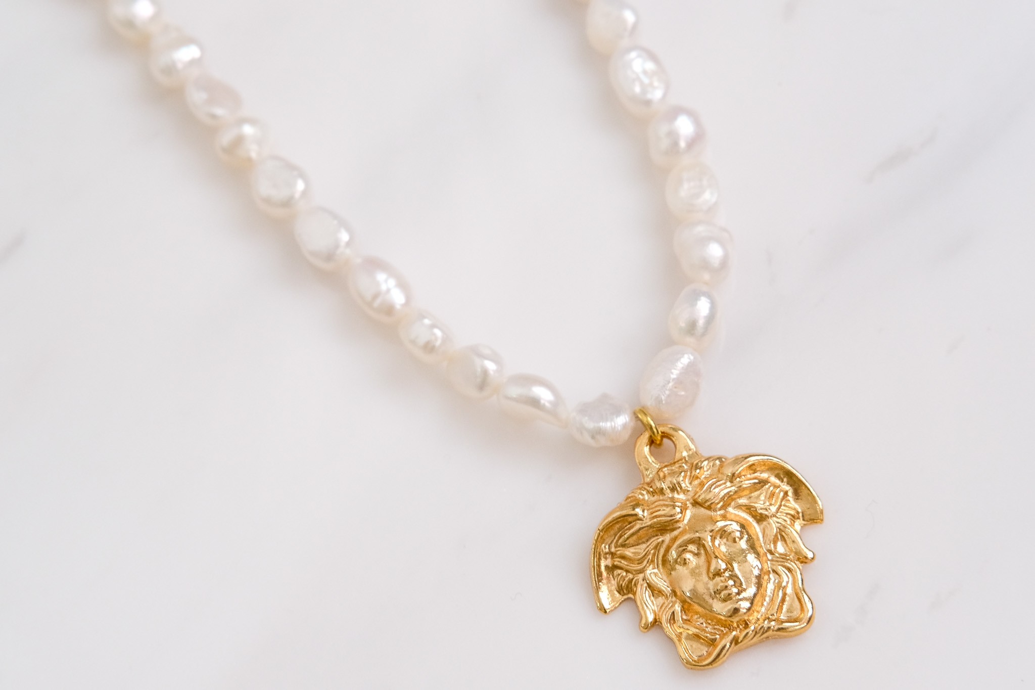 Medusa Charm ve Gerçek İnci Kolye