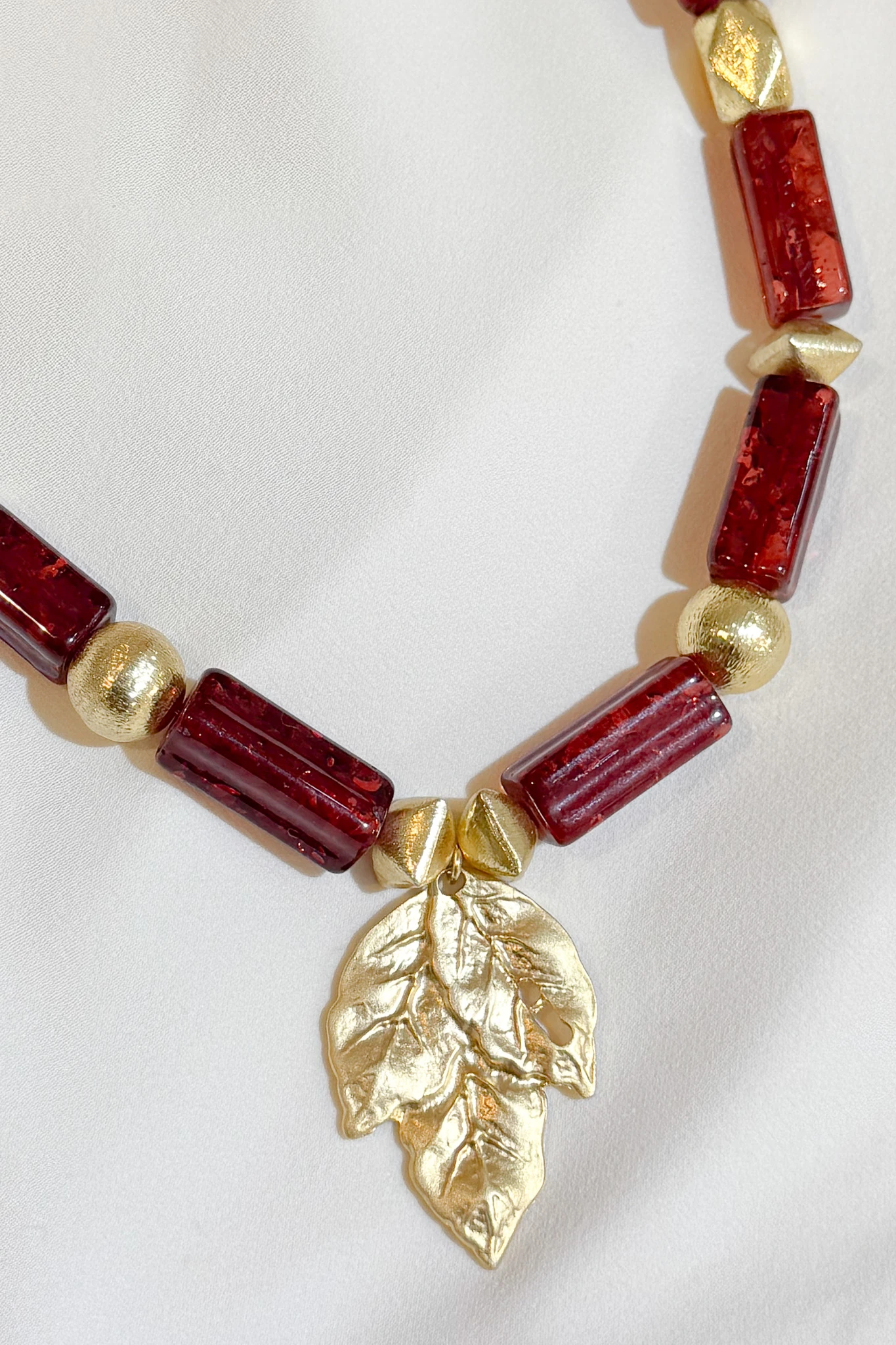 "Crimson Leaf" Kolye