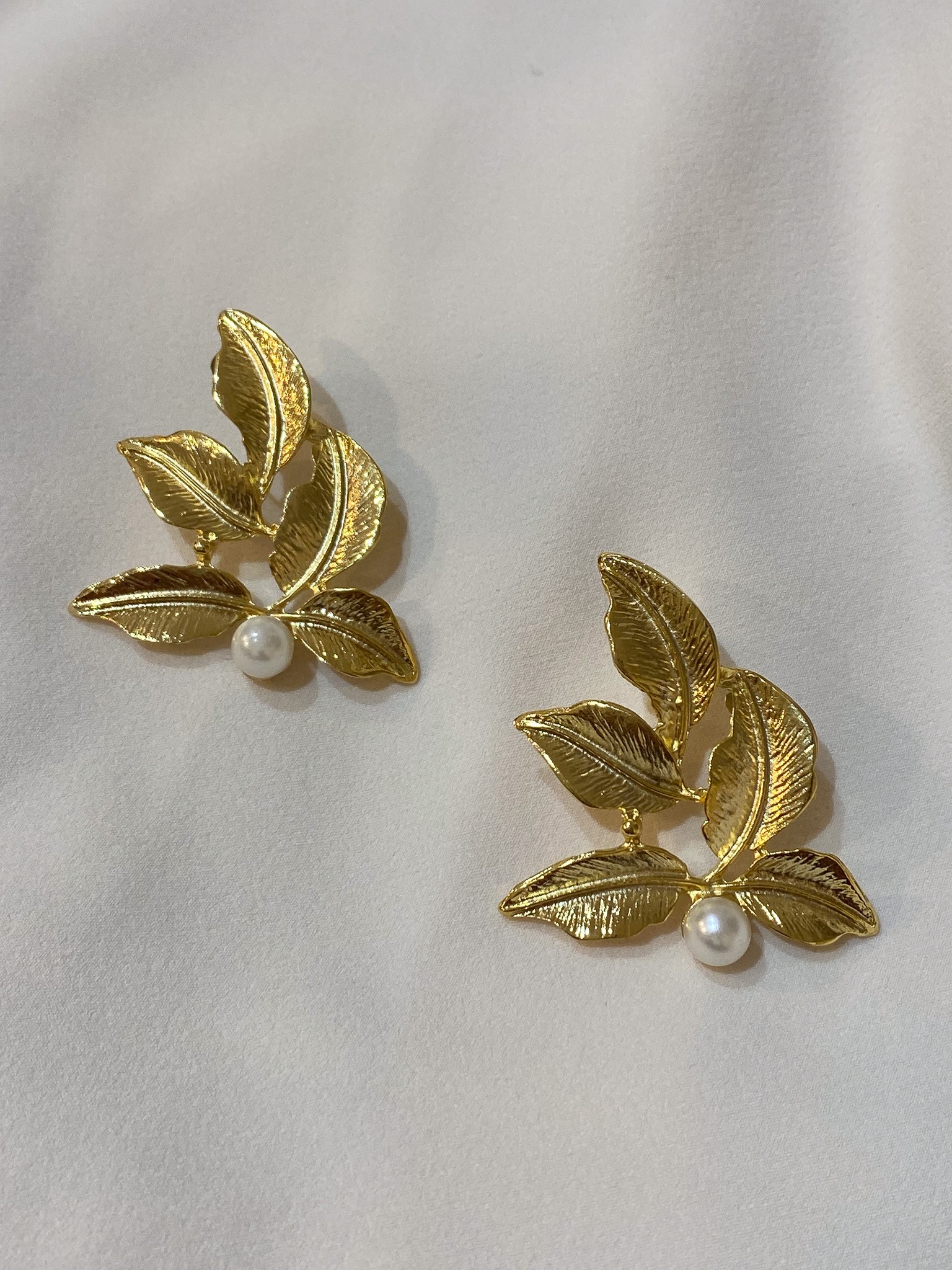 Helenistik Yaprak Detaylı Gold Küpe